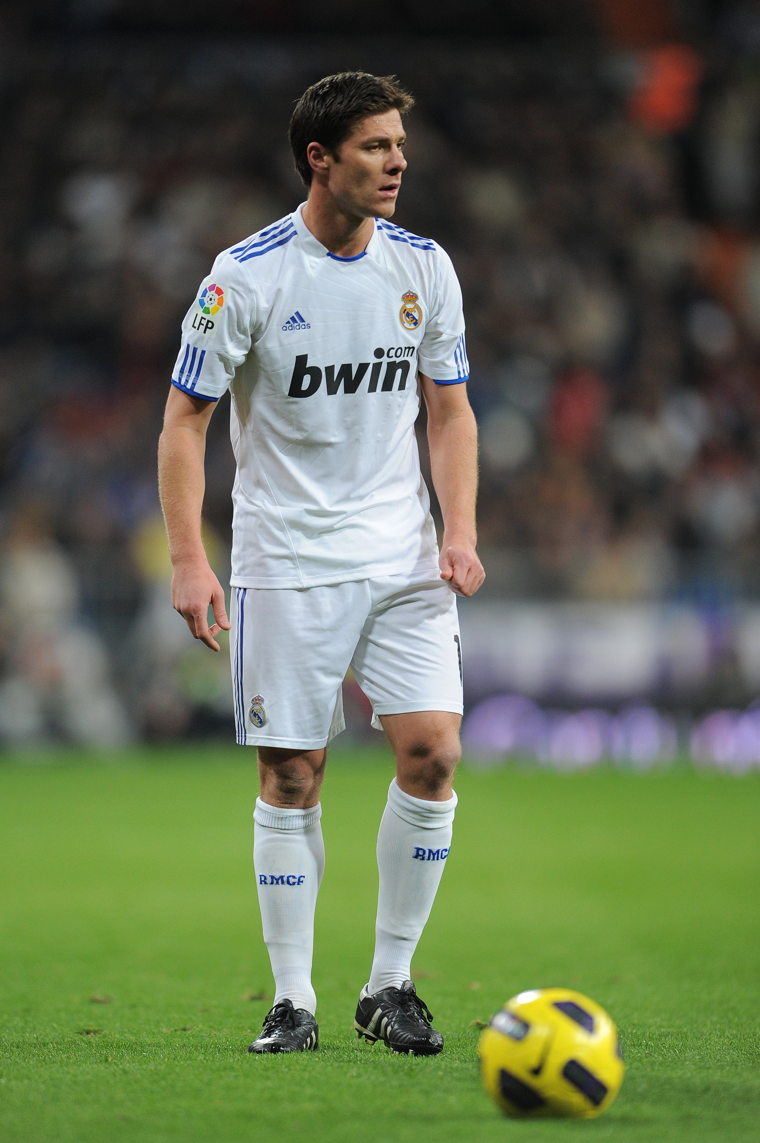 MADRID, SPAIN - DECEMBER 04:  Xabi Alonso of Real Madrid lines up a free kick during the La Liga match between Real Madrid and Valencia at Estadio Santiago Bernabeu on December 4, 2010 in Madrid, Spain.  (Photo by Jasper Juinen/Getty Images)