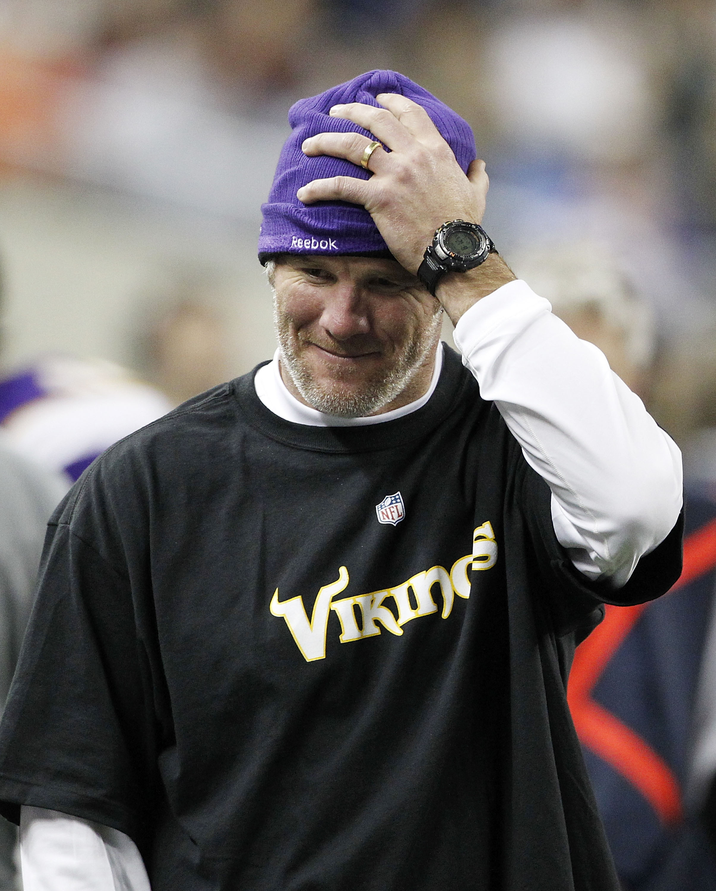 DETROIT - DECEMBER 13:  Quarterback Brett Favre #4 of the Minnesota Vikings puts his hand on his head during the game against the New York Giants at Ford Field on December 13, 2010 in Detroit, Michigan. The Giants defeated the Vikings 21-3.  (Photo by Leo