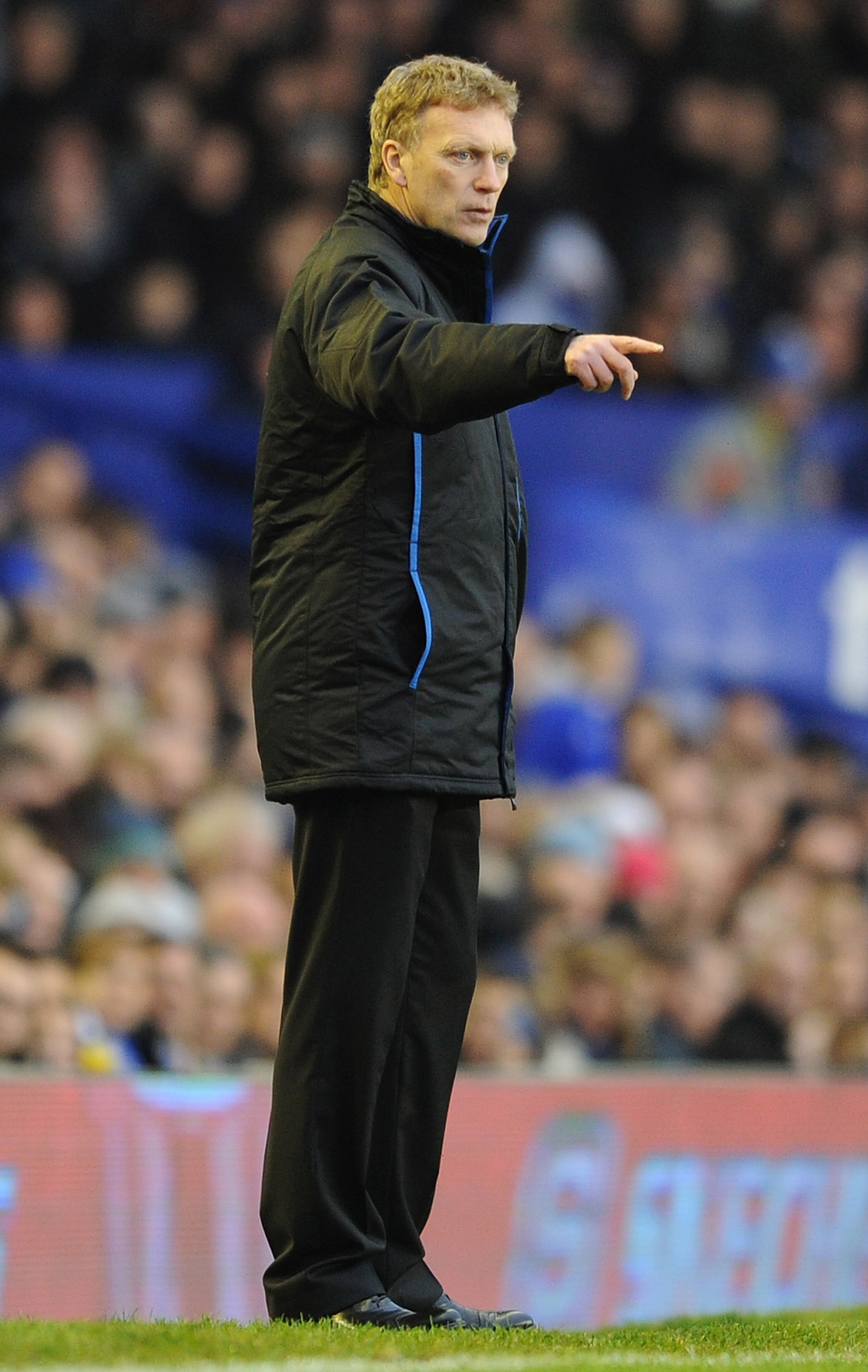 LIVERPOOL, ENGLAND - DECEMBER 11:  Everton manager David Moyes gestures from the touchline during the Barclays Premier League match between Everton and Wigan Athletic at Goodison Park on December 11, 2010 in Liverpool, England.  (Photo by Chris Brunskill/