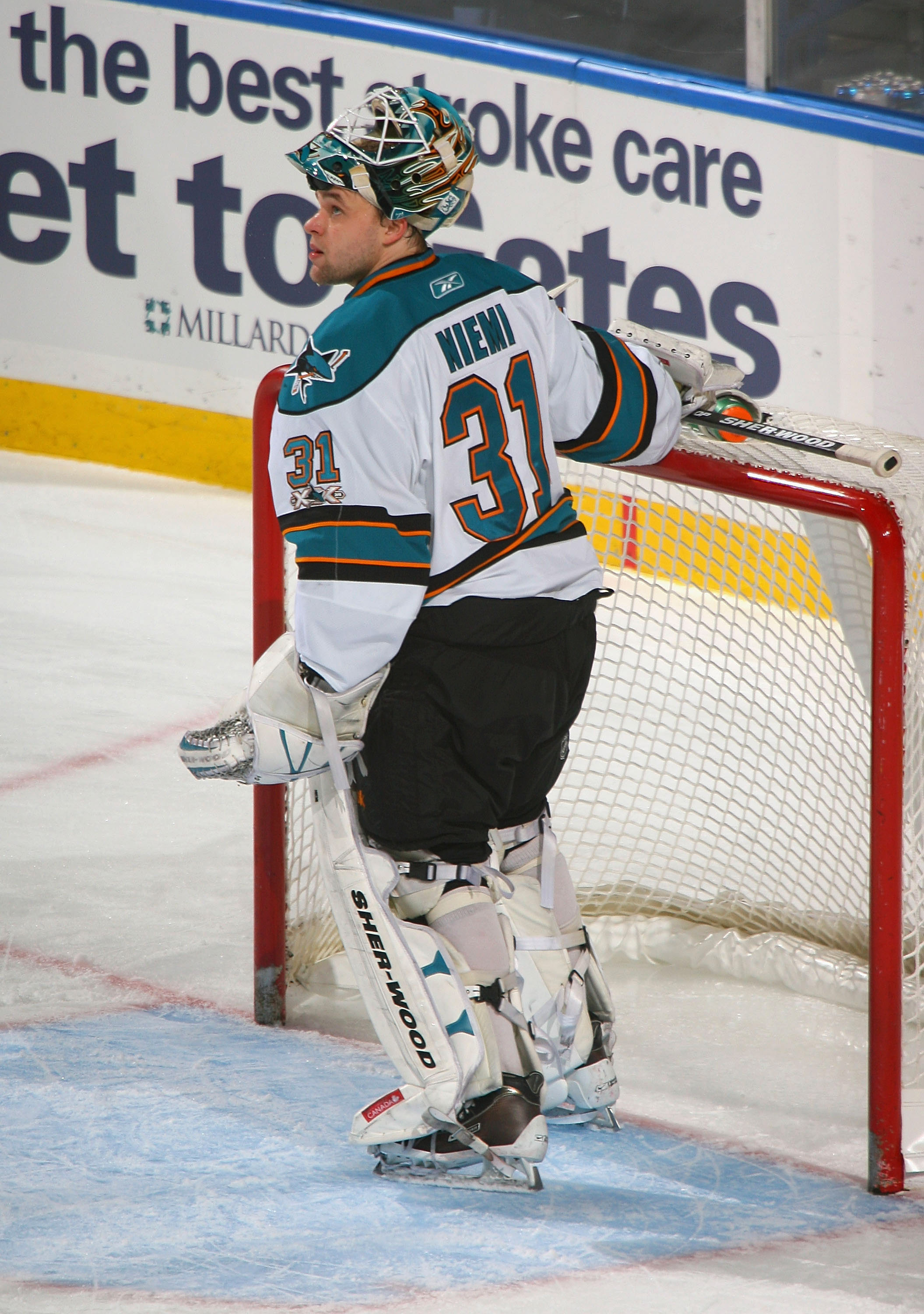 BUFFALO, NY - DECEMBER 09:  Antti Niemi #31 of the San Jose Sharks stands in goal during a timeout against  the Buffalo Sabres  at HSBC Arena on December 9, 2010 in Buffalo, New York.  (Photo by Rick Stewart/Getty Images)