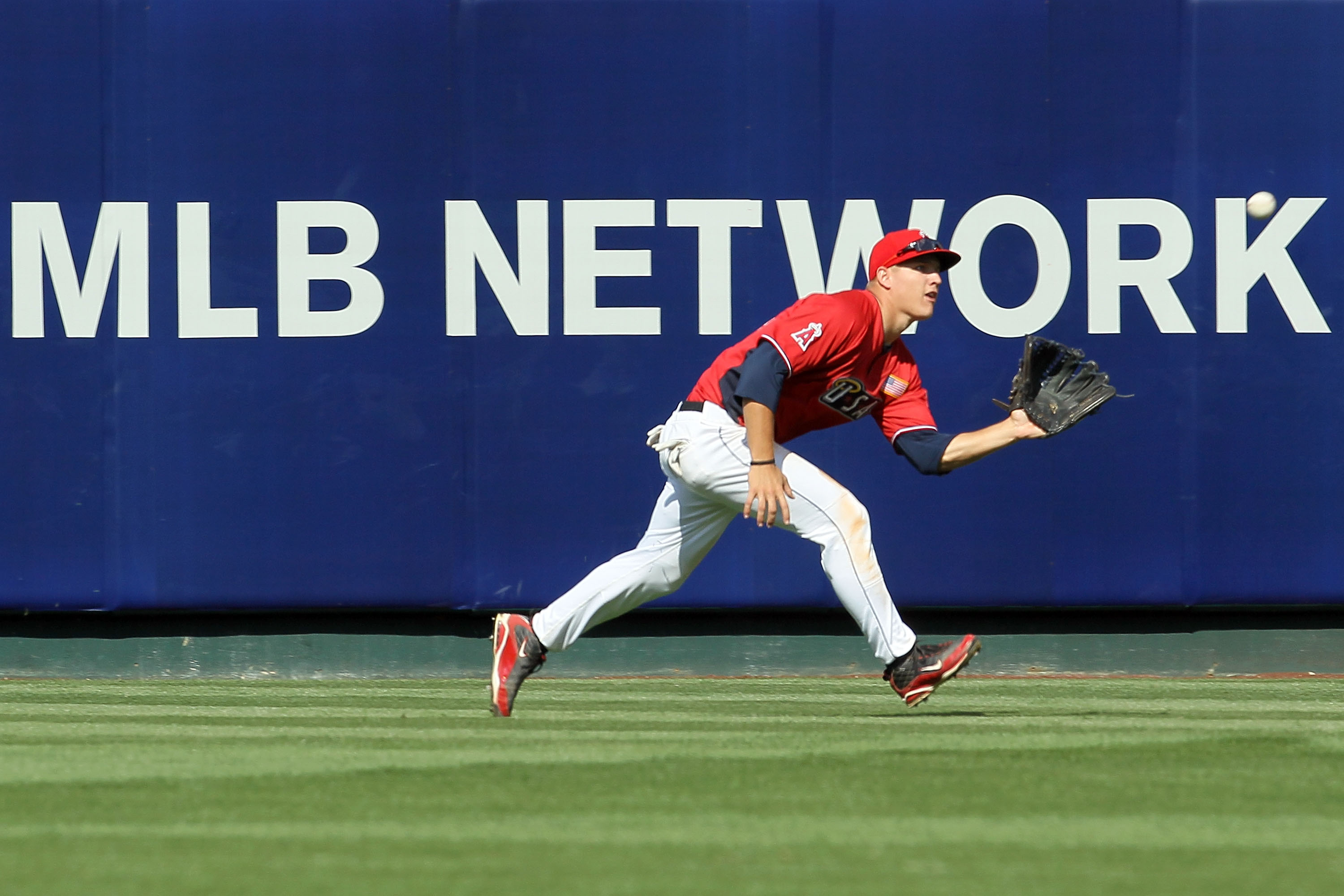 Roy Halladay was a stud on the mound. Joey Votto explains his