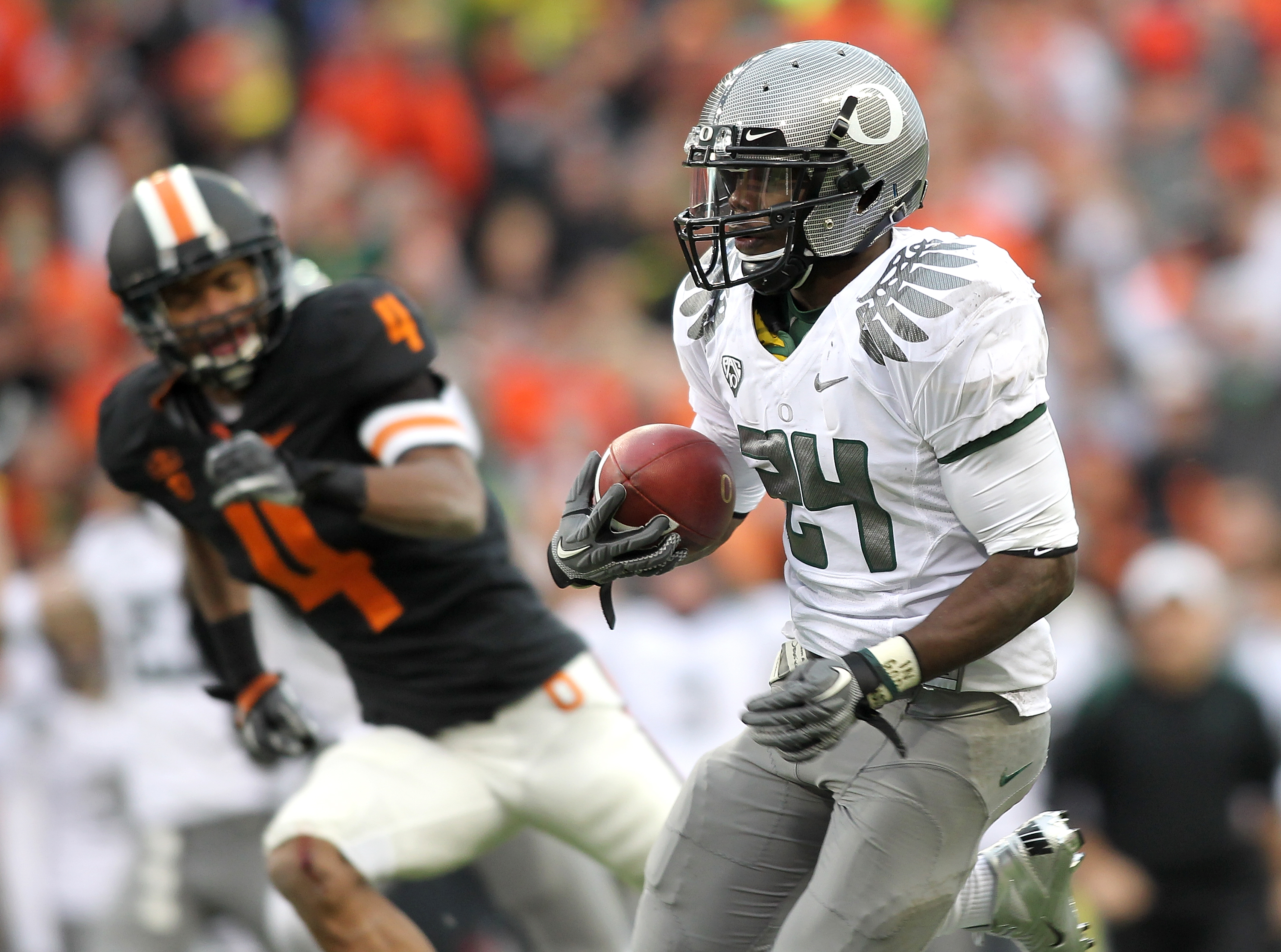 Former Oregon Duck Kenjon Barner suspended four games by the NFL 