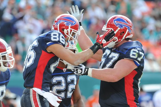 Buffalo Bills' Naaman Roosevelt (18) can't make the catch under