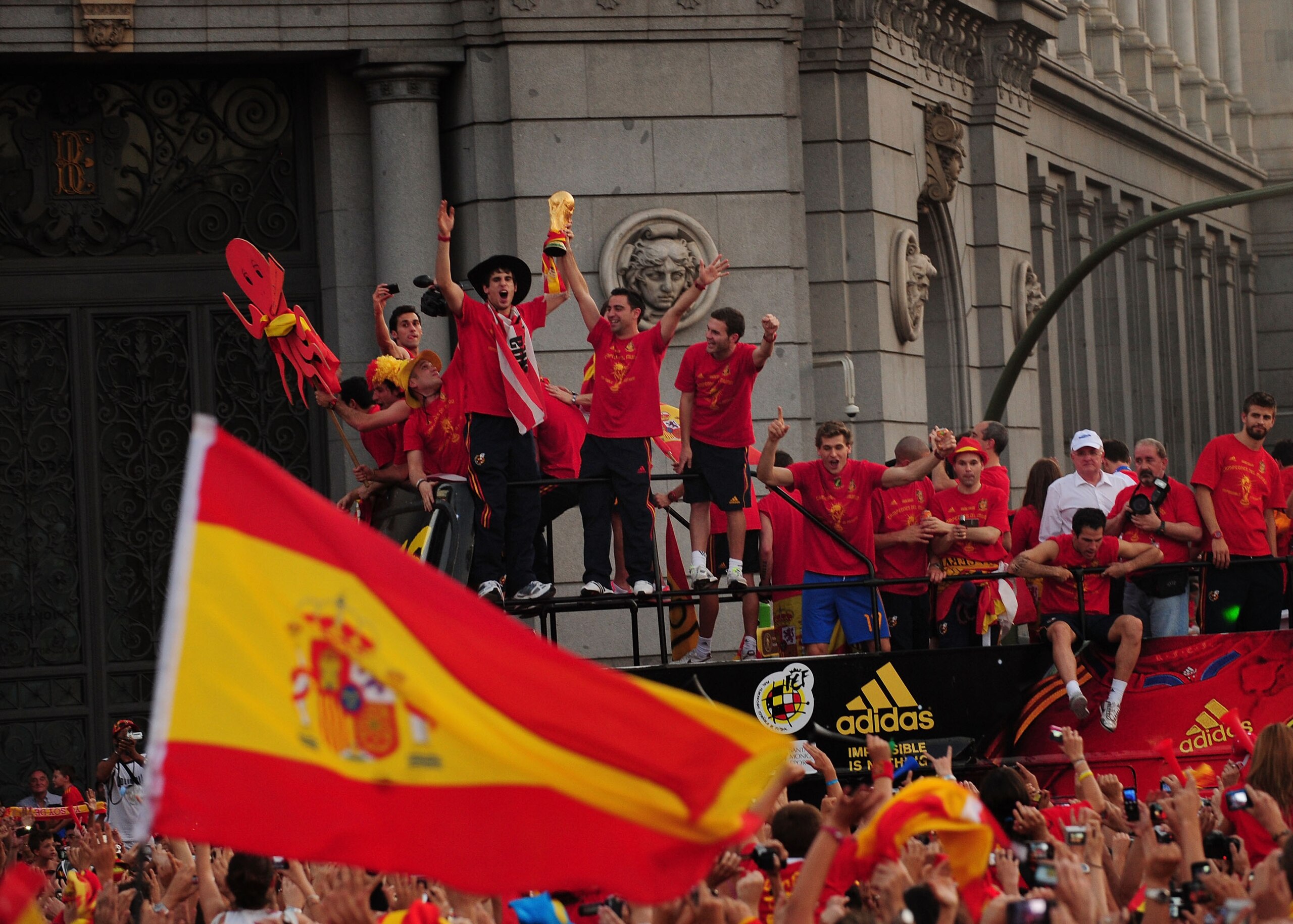 MADRID, SPAIN - JULY 12:  Xavi Hernandez holds aloft the FIFA World Cup to the crowds gathered in Plaza Cibeles on July 12, 2010 in Madrid, Spain after Spain won the FIFA World Cup.  (Photo by Denis Doyle/Getty Images)