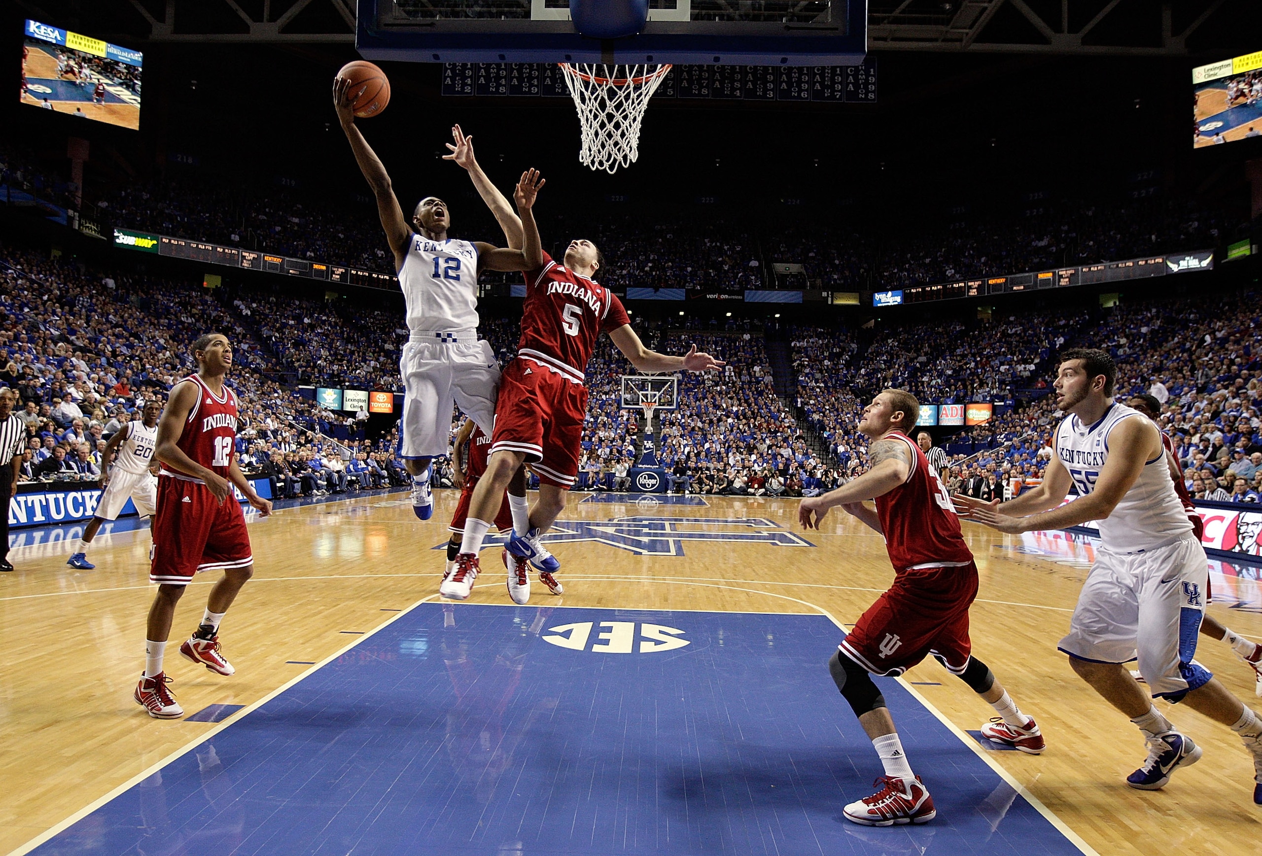 LEXINGTON, KY - DECEMBER 11: Brandon Knight #12 of the Kentucky Wildcats shoots the ball while defended by Jeremiah Rivers #5 of the Indiana Hoosiers during the 81-62 Kentucky win on December 11, 2010 in Lexington, Kentucky. (Photo by Andy Lyons/Getty I LEXINGTON, KY - DECEMBER 11: Brandon Knight #12 of the Kentucky Wildcats shoots the ball while defended by Jeremiah Rivers #5 of the Indiana Hoosiers during the 81-62 Kentucky win on December 11, 2010 in Lexington, Kentucky. (Photo by Andy Lyons/Getty I
