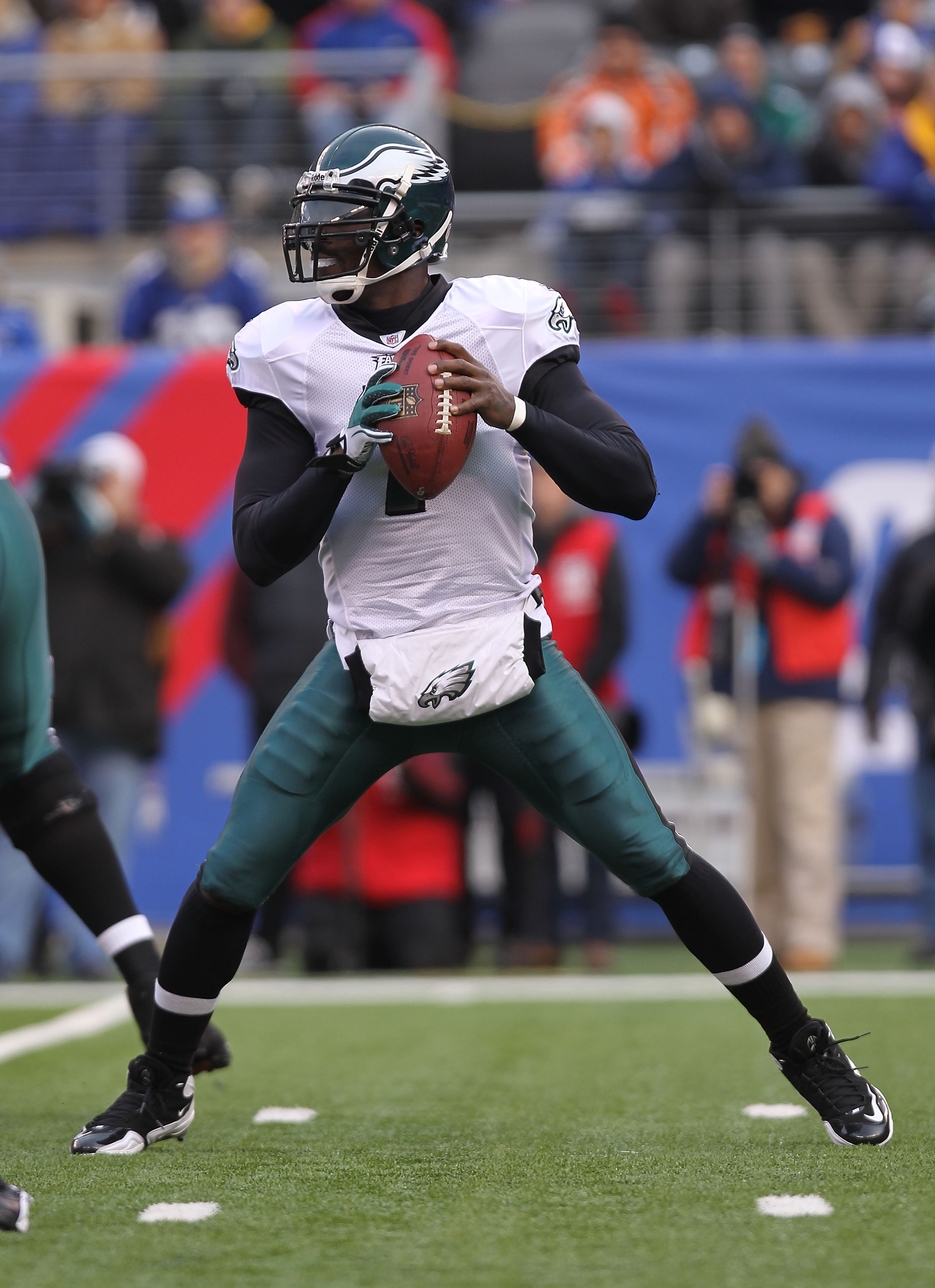 Philadelphia Eagles quarterback Michael Vick still listed as questionable  for game against New England 