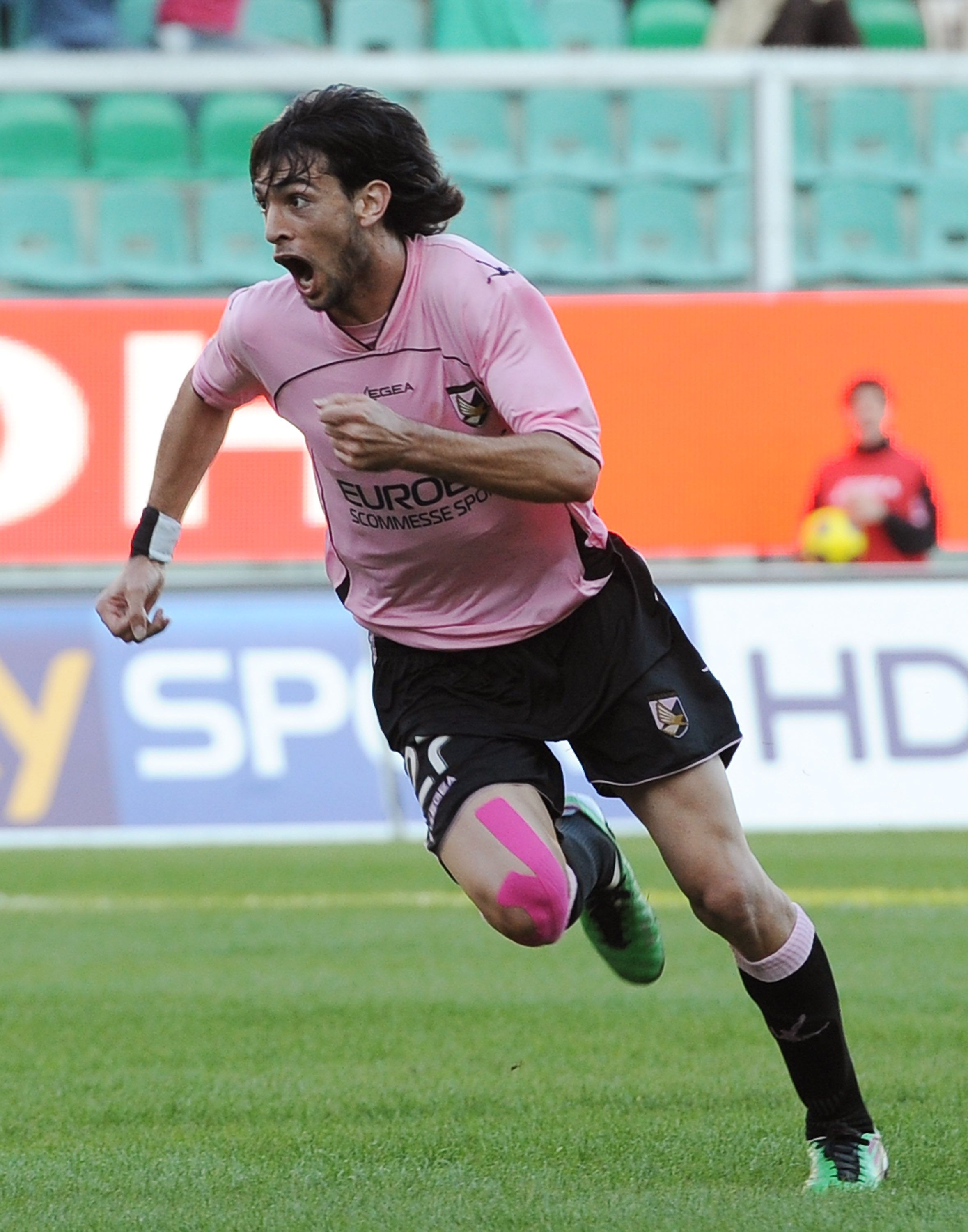 Fabrizio Miccoli of Palermo celebrates after scoring the opening goal  News Photo - Getty Images