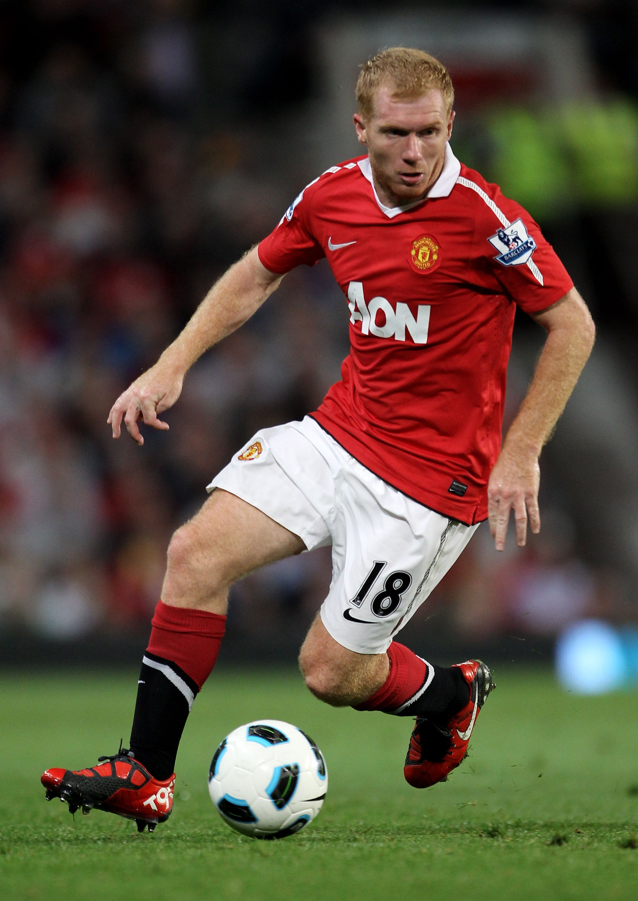 MANCHESTER, ENGLAND - AUGUST 16:  Paul Scholes of Manchester United in action during the Barclays Premier League match between Manchester United and Newcastle United at Old Trafford on August 16, 2010 in Manchester, England.  (Photo by Alex Livesey/Getty