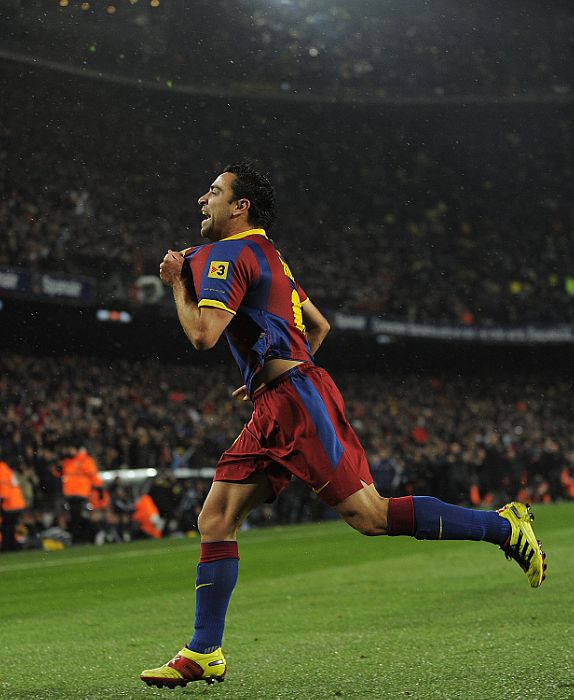 BARCELONA, SPAIN - NOVEMBER 29:  Xavi Hernandez of Barcelona celebrates after scoring the first goal during the La Liga match between Barcelona and Real Madrid at the Camp Nou Stadium on November 29, 2010 in Barcelona, Spain.  (Photo by David Ramos/Getty