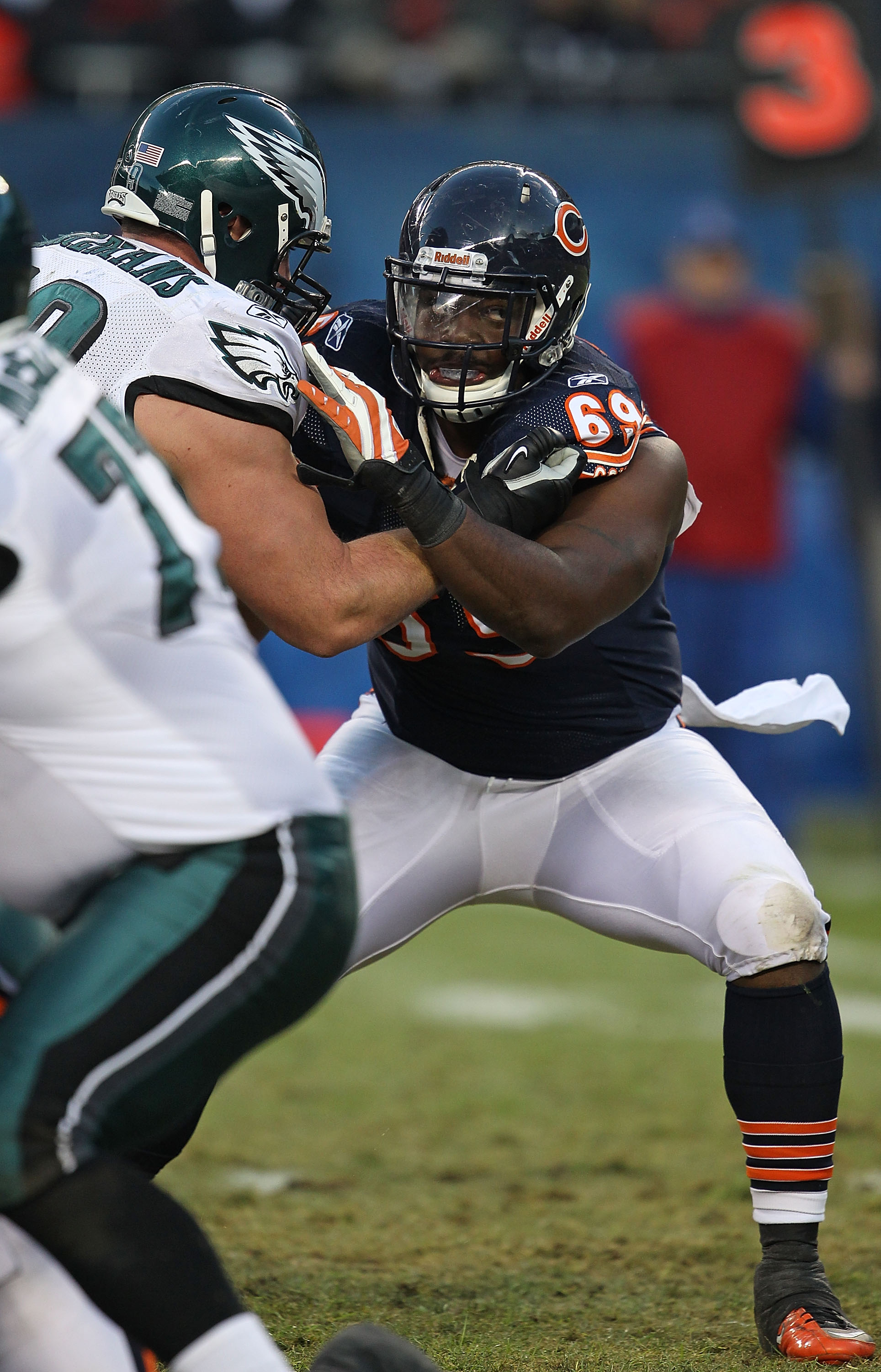 Chicago Bears camp: Israel Idonije sticks to what got him there