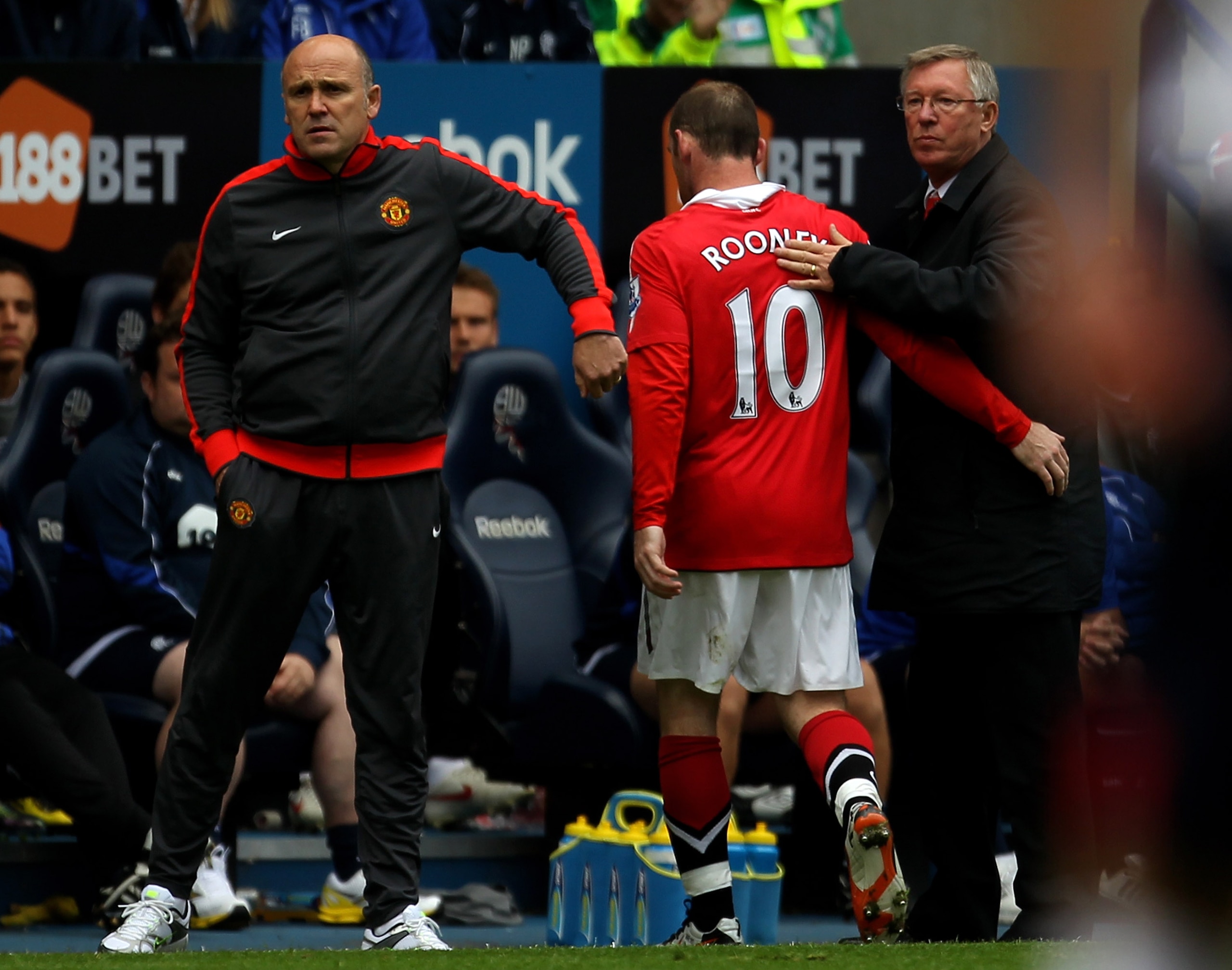 BOLTON, ENGLAND - SEPTEMBER 26:  Wayne Rooney of Manchester United is substituted during the Barclays Premier League match between Bolton Wanderers and Manchester United at the Reebok Stadium on September 26, 2010 in Bolton, England.  (Photo by Alex Lives