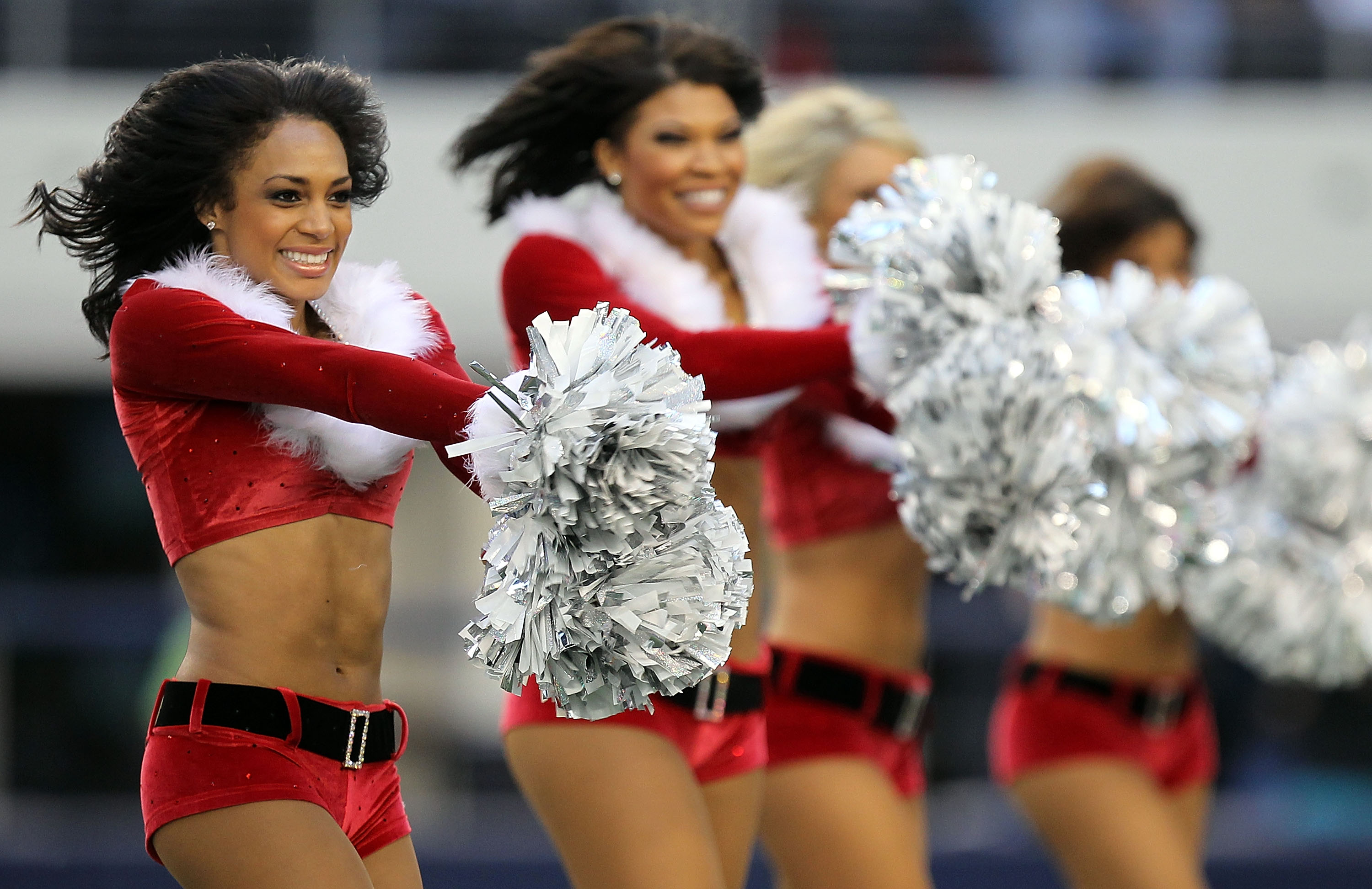 NFL World Reacts To Cowboys Cheerleader Holiday Outfit - The Spun: What's  Trending In The Sports World Today