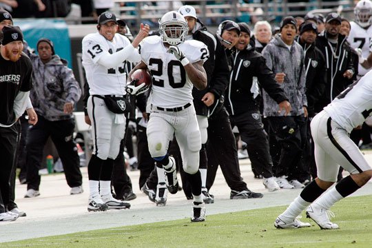 : DARREN MCFADDEN OAKLAND RAIDERS 8X10 HIGH GLOSSY