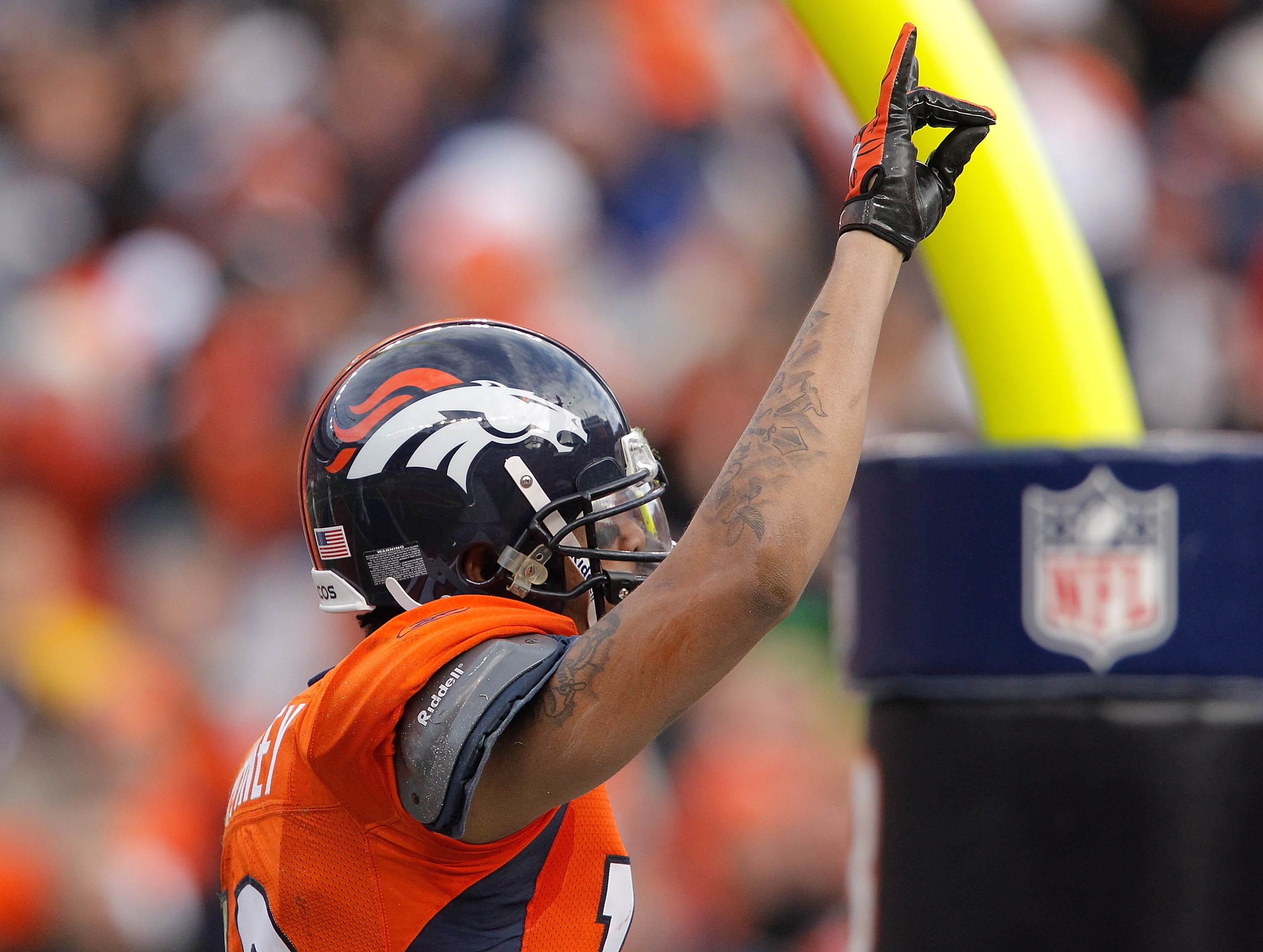 Broncos wide receiver Jabar Gaffney (10) runs with the ball after