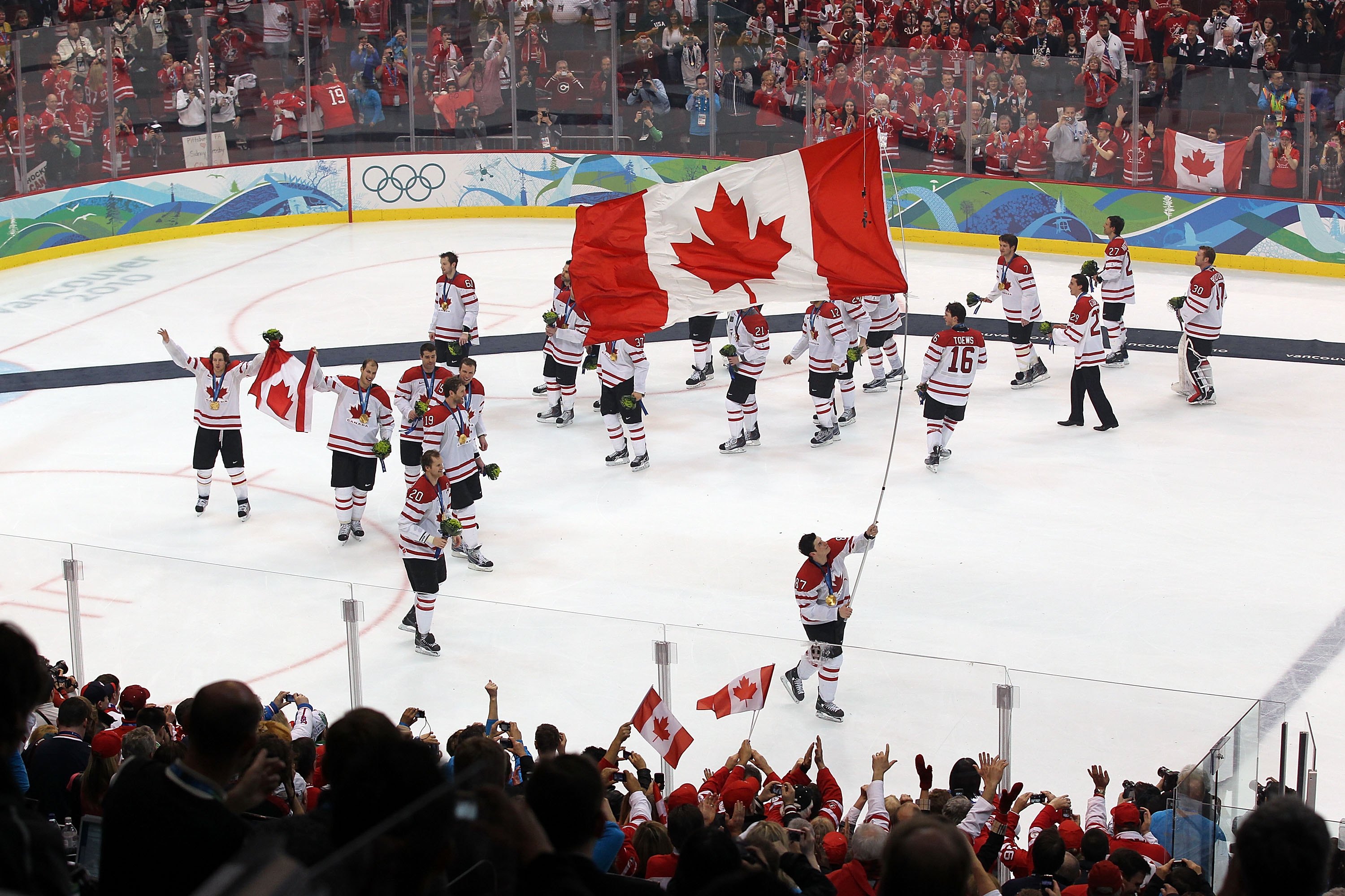 Канада ли. Хоккей Канада Канада. Канада США финал Олимпийские игры 2010 по хоккею. Кросби хоккеист Канада.