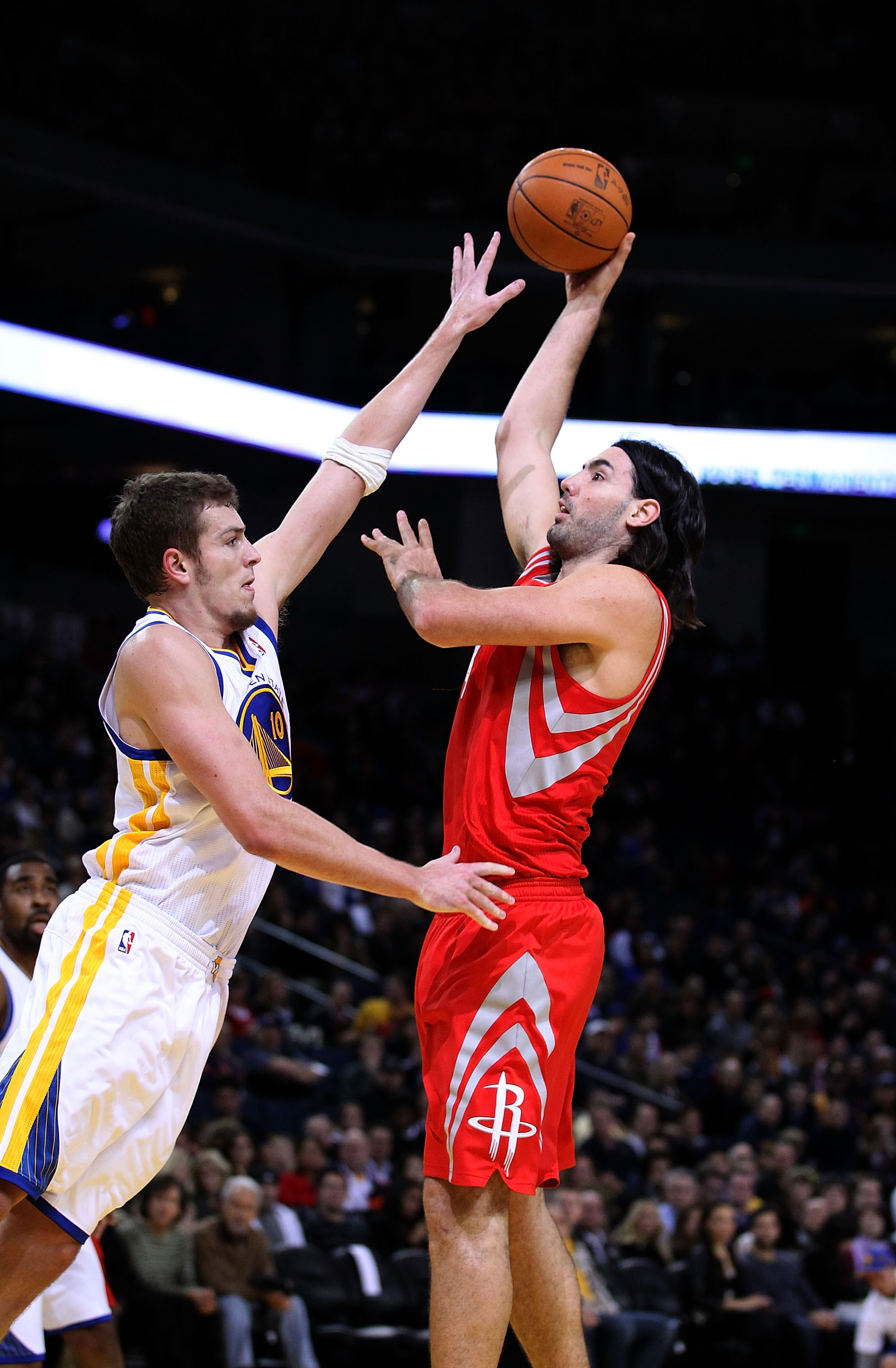 OAKLAND, CA - DECEMBER 20:  Luis Scola #4 of the Houston Rockets shoots over David Lee #10 of the Golden State Warriors at Oracle Arena on December 20, 2010 in Oakland, California. NOTE TO USER: User expressly acknowledges and agrees that, by downloading