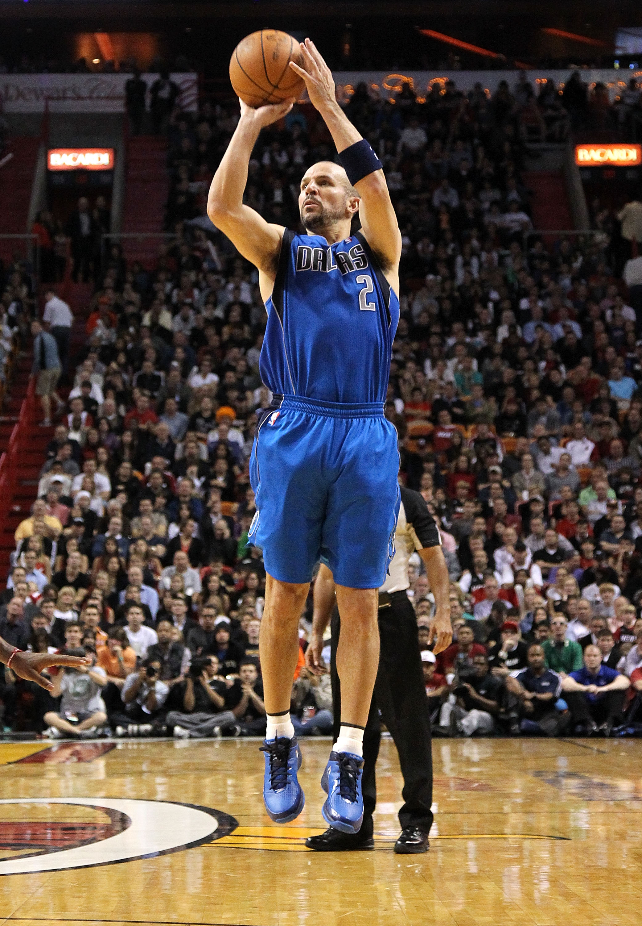 MIAMI, FL - DECEMBER 20:  Jason Kidd #2 of the Dallas Mavericks shoots the ball during a game against the Miami Heat at American Airlines Arena on December 20, 2010 in Miami, Florida. NOTE TO USER: User expressly acknowledges and agrees that, by downloadi