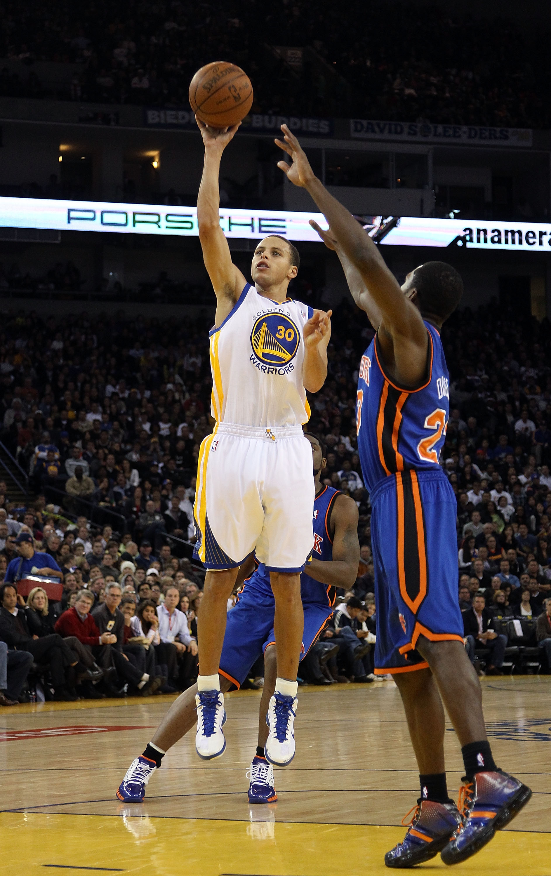 OAKLAND, CA - NOVEMBER 19:  Stephen Curry #30 of the Golden State Warriors in action against the New York Knicks at Oracle Arena on November 19, 2010 in Oakland, California. NOTE TO USER: User expressly acknowledges and agrees that, by downloading and or