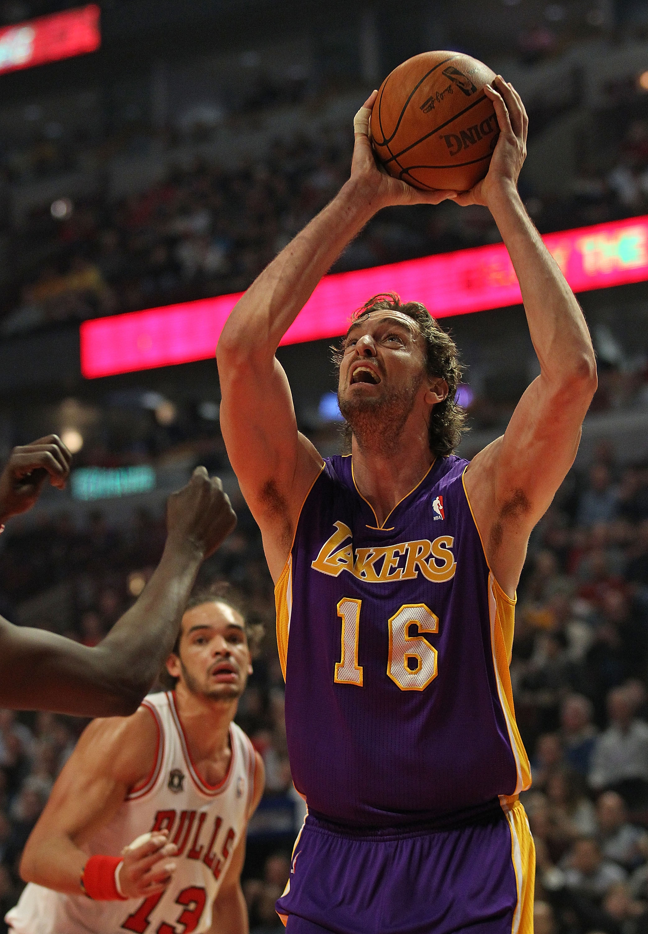 CHICAGO, IL - DECEMBER 10: Pau Gasol #16 of the Los Angeles Lakers puts up a shot against the Chicago Bulls at the United Center on December 10, 2010 in Chicago, Illinois. The Bulls defeated the Lakers 88-84. NOTE TO USER: User expressly acknowledges and