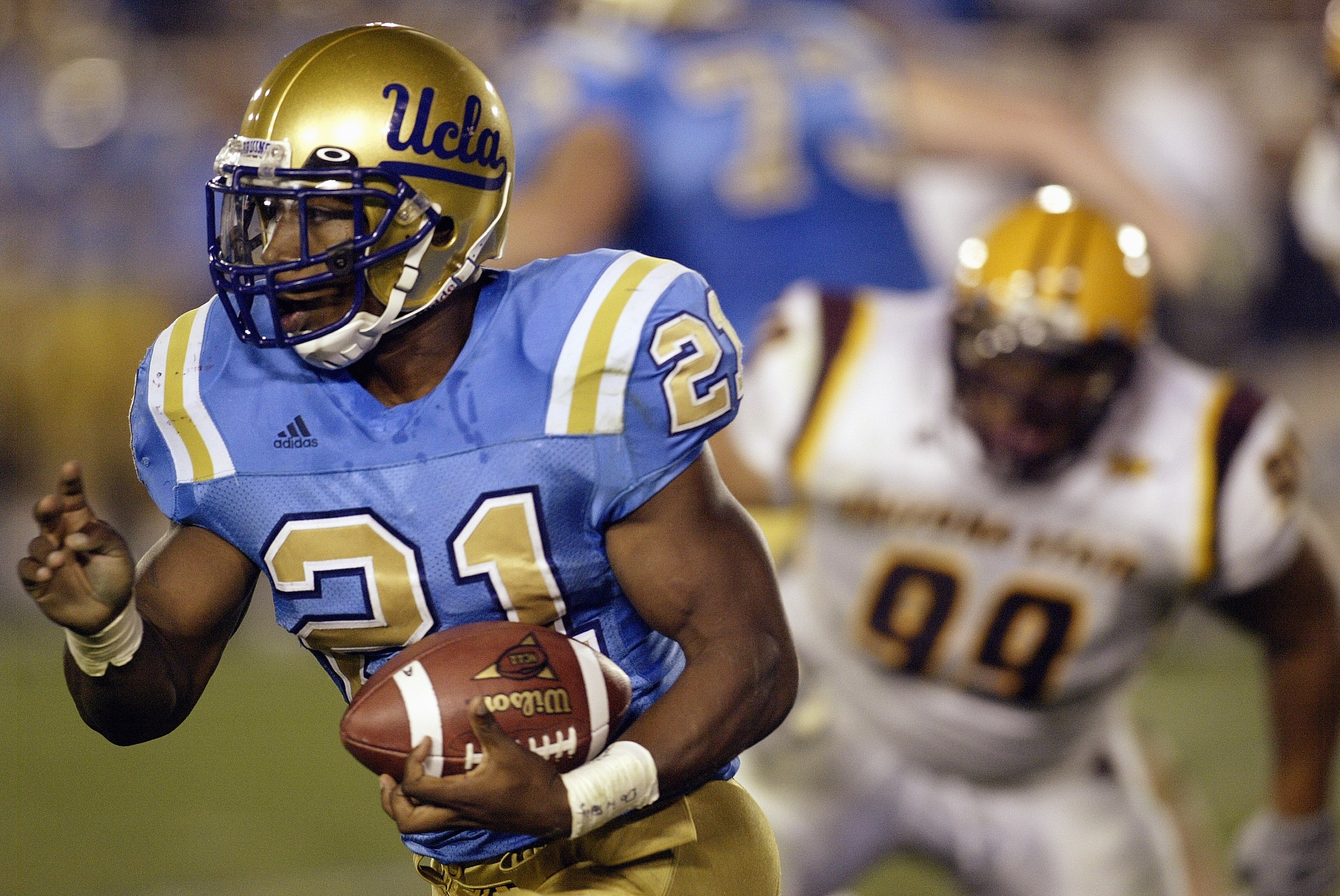PASADENA, CA - October 25: Running Maurice Drew #21 of the UCLA Bruins runs for yardage against the Arizona State Sun Devils on October 25, 2003 at the Rose Bowl in Pasadena, California. UCLA defeated Arizona State 20-13. (Photo by Stephen Dunn/Getty Im PASADENA, CA - October 25: Running Maurice Drew #21 of the UCLA Bruins runs for yardage against the Arizona State Sun Devils on October 25, 2003 at the Rose Bowl in Pasadena, California. UCLA defeated Arizona State 20-13. (Photo by Stephen Dunn/Getty Im