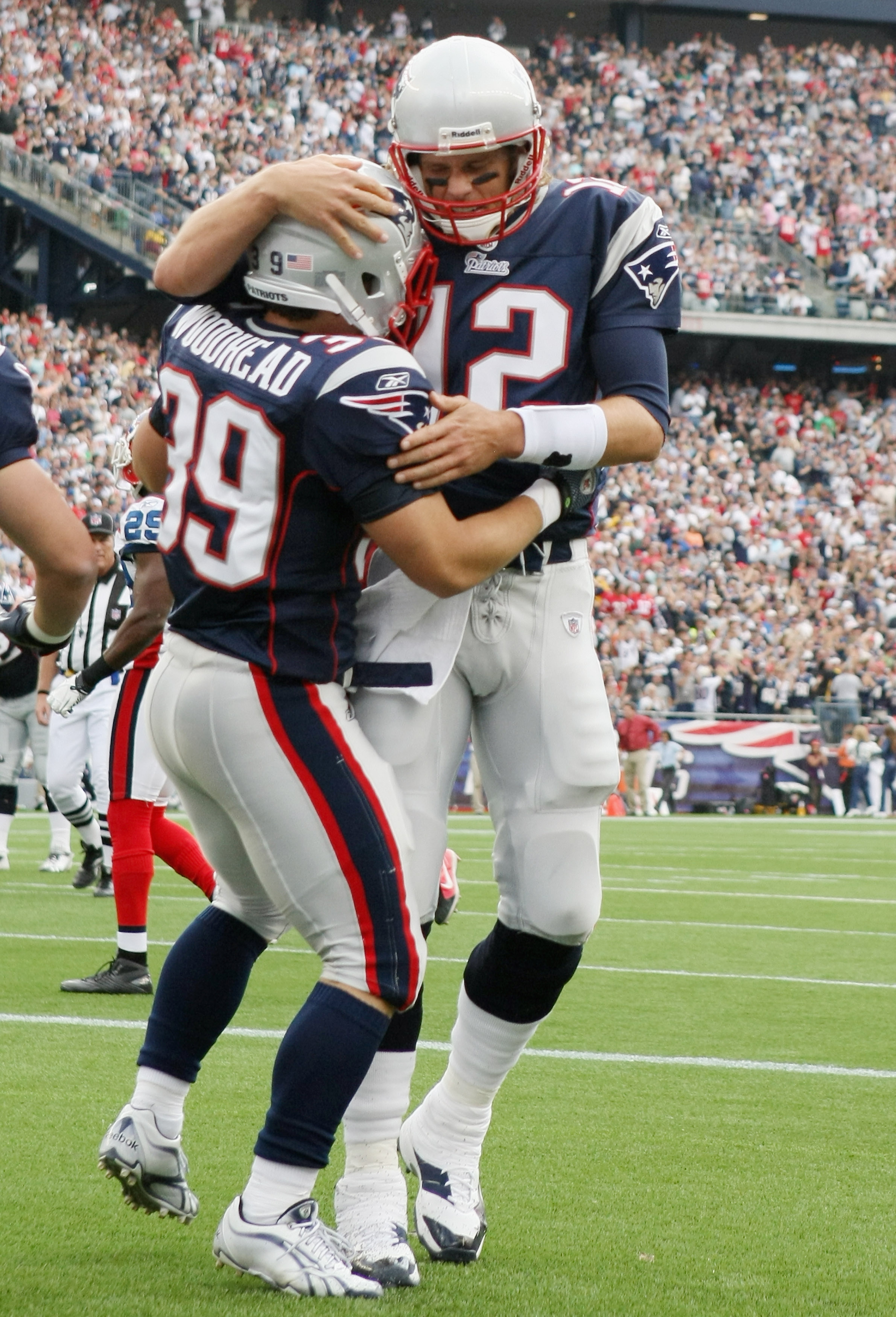 Tom Brady tosses 3 TDs, Patriots beat Bills 38-30