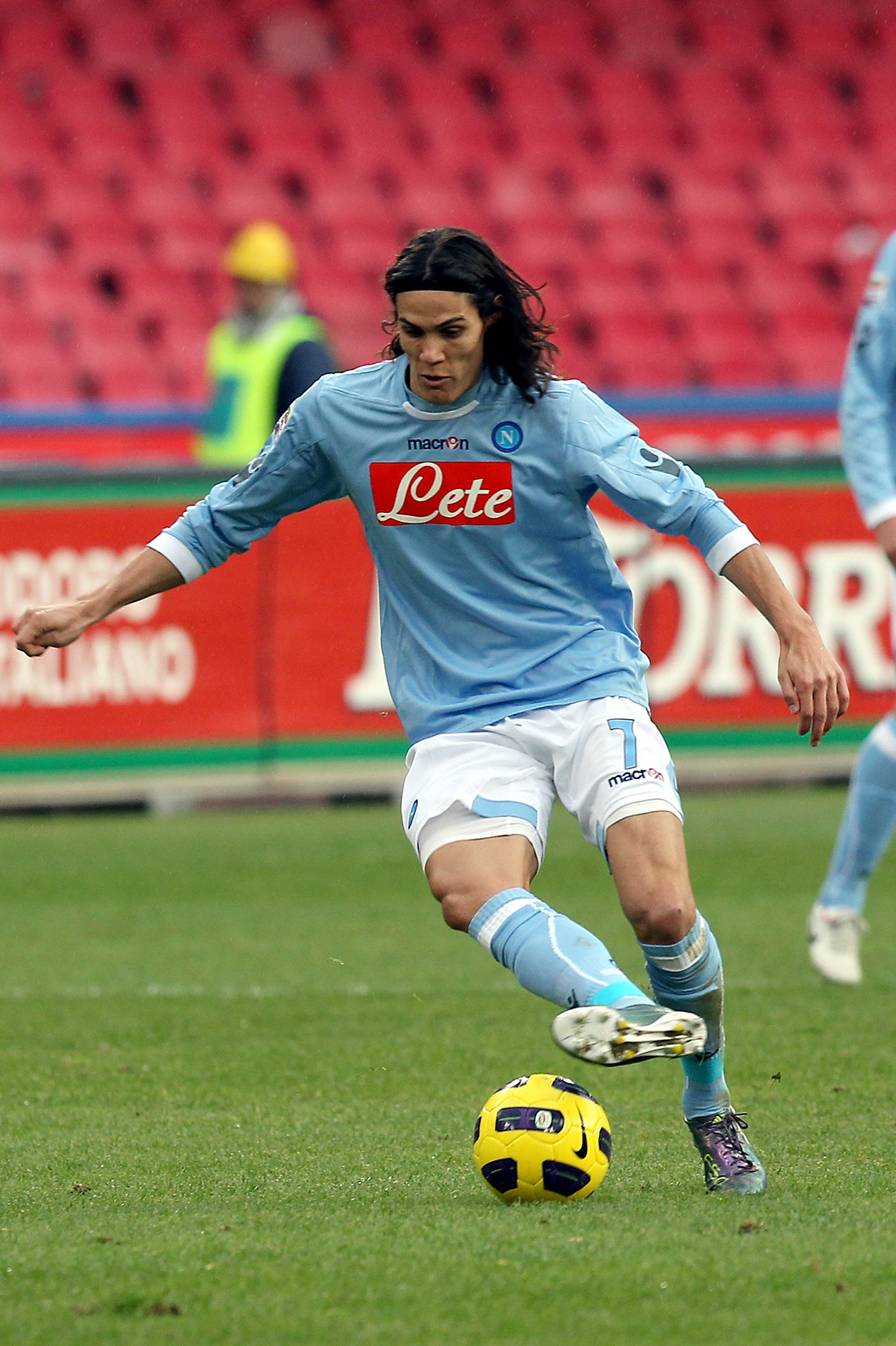 NAPLES, ITALY - DECEMBER 19:  Edinson Cavani of SSC Napoli in action during the Serie A match between Napoli and Lecce at Stadio San Paolo on December 19, 2010 in Naples, Italy.  (Photo by Gabriele Maltinti/Getty Images)