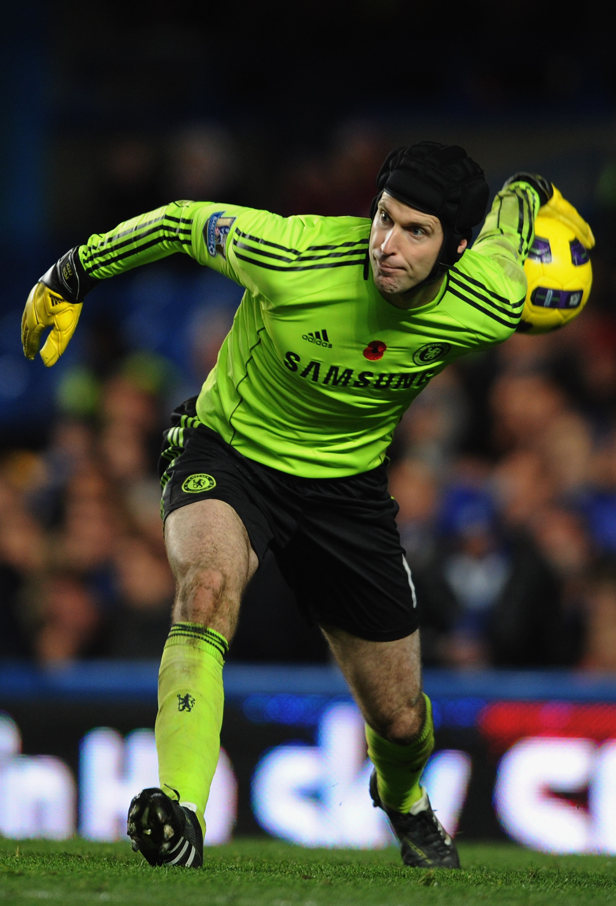 LONDON, ENGLAND - NOVEMBER 14:  Petr Cech of Chelsea in action during the Barclays Premier League match between Chelsea and Sunderland at Stamford Bridge on November 14, 2010 in London, England.  (Photo by Michael Regan/Getty Images)