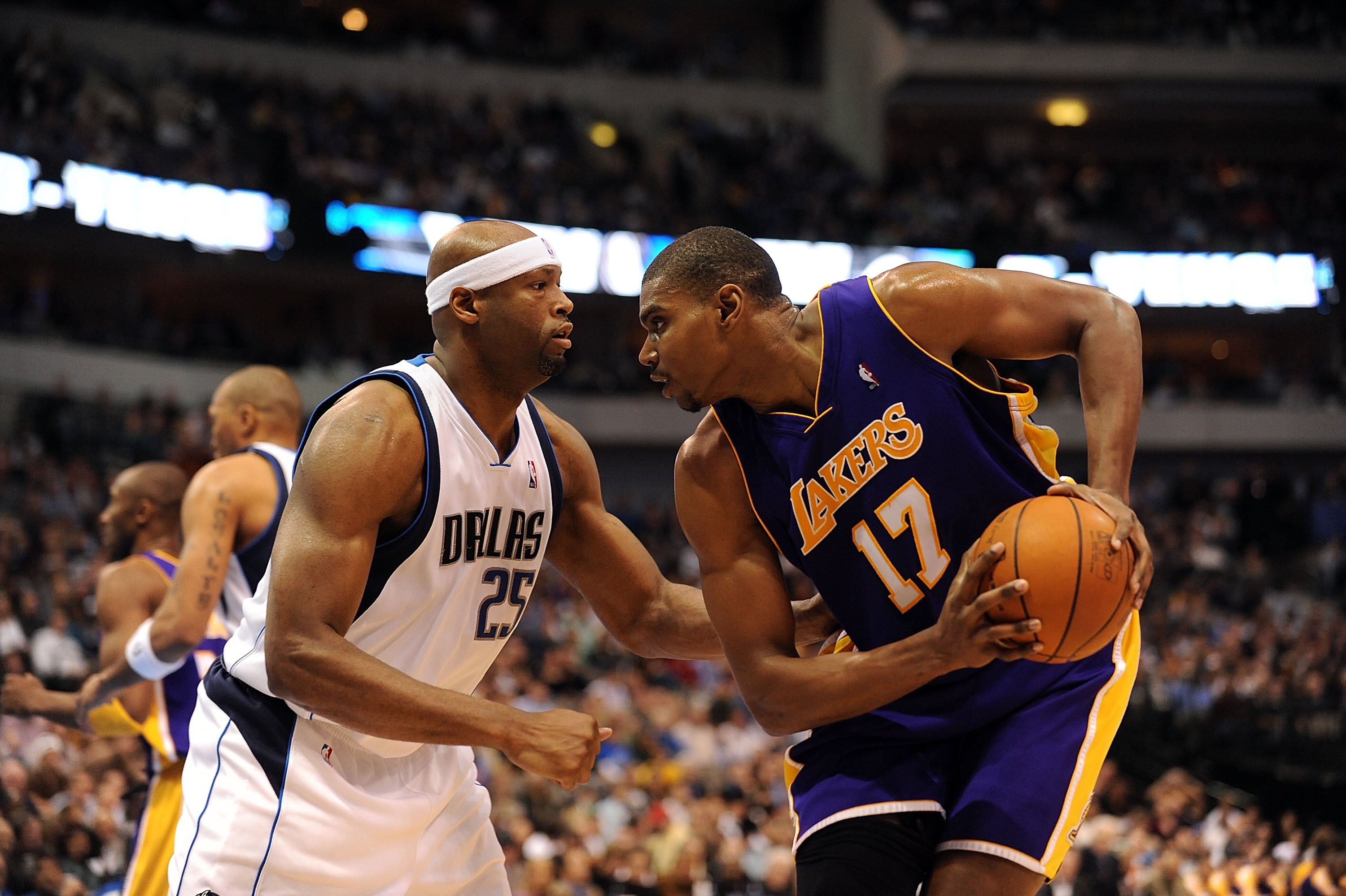 DALLAS - JANUARY 13:  Center Andrew Bynum #17 of the Los Angeles Lakers and Erick Dampier #25 of the Dallas Mavericks on January 13, 2010 at American Airlines Center in Dallas, Texas.  NOTE TO USER: User expressly acknowledges and agrees that, by download