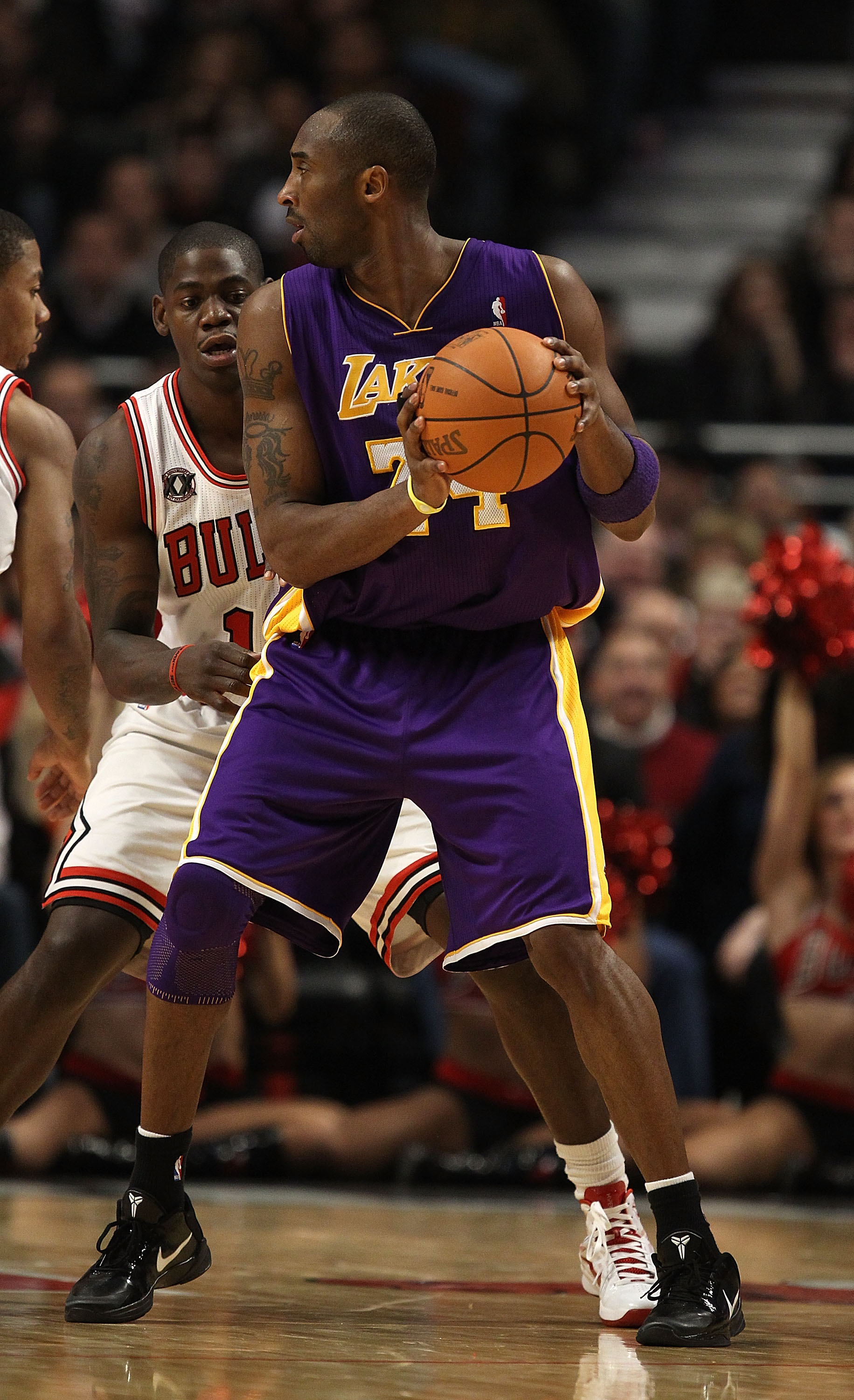 CHICAGO, IL - DECEMBER 10: Kobe Bryant #24 of the Los Angeles Lakers looks to pass as Ronnie Brewer #11 of the Chicago Bulls defends at the United Center on December 10, 2010 in Chicago, Illinois. The Bulls defeated the Lakers 88-84. NOTE TO USER: User ex