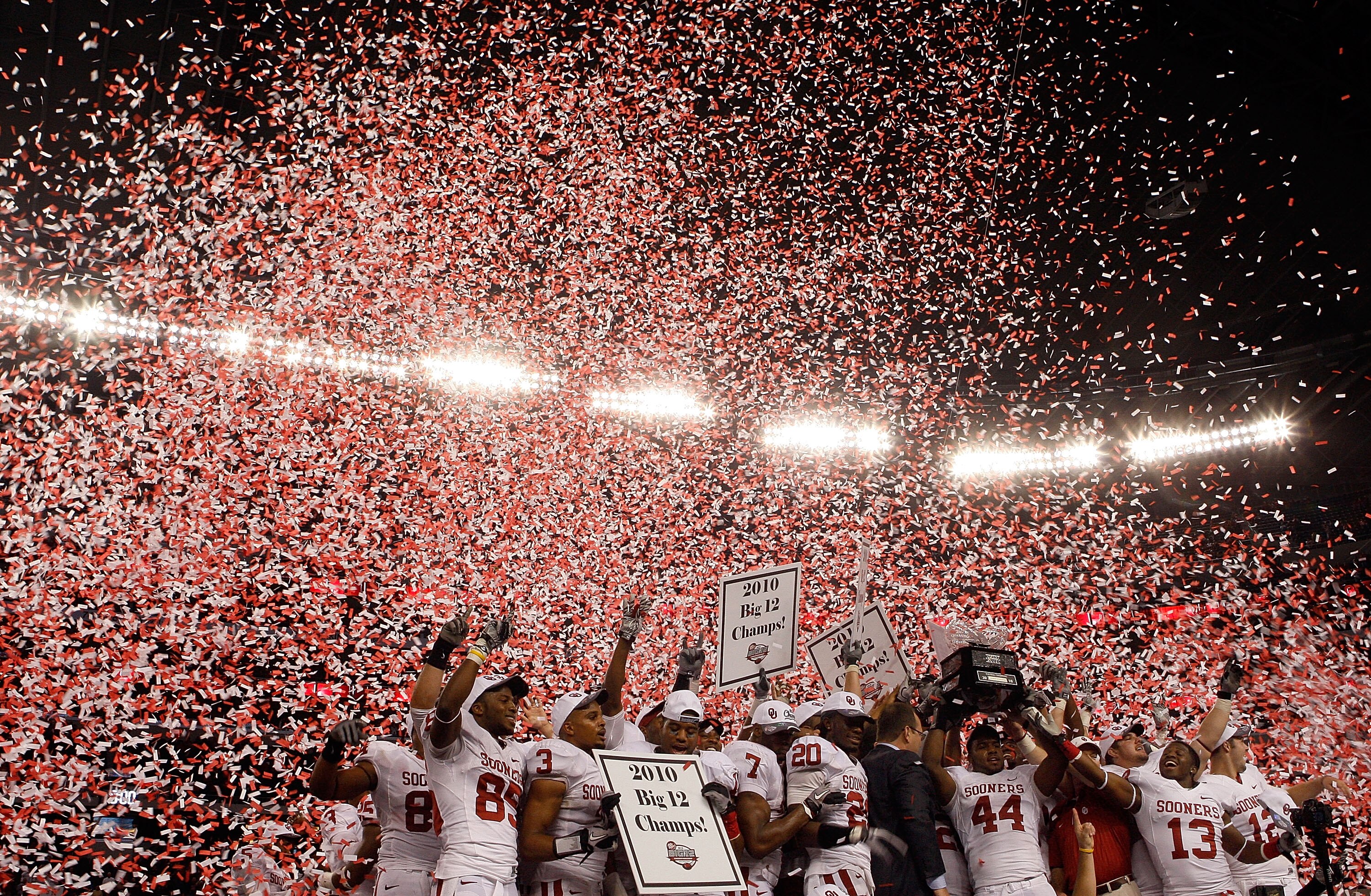 ARLINGTON, TX - DECEMBER 04:  The Oklahoma Sooners celebrate a 23-20 win against the Nebraska Cornhuskers during the Big 12 Championship at Cowboys Stadium on December 4, 2010 in Arlington, Texas.  (Photo by Ronald Martinez/Getty Images)