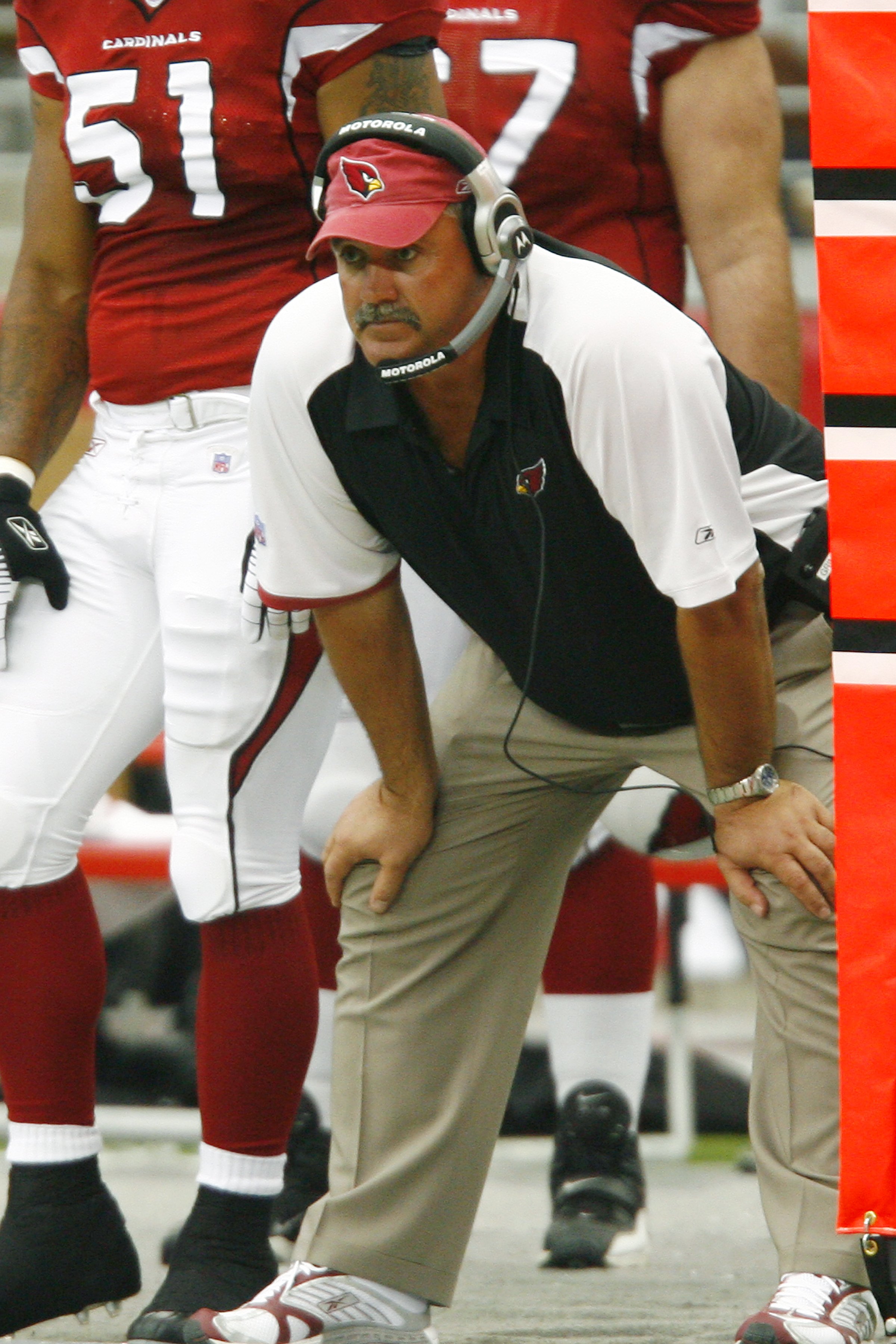 Photo: CAROLINA PANTHERS HEAD COACH JOHN FOX WATCHES REVIEW OF CALL -  RJC2004102408 