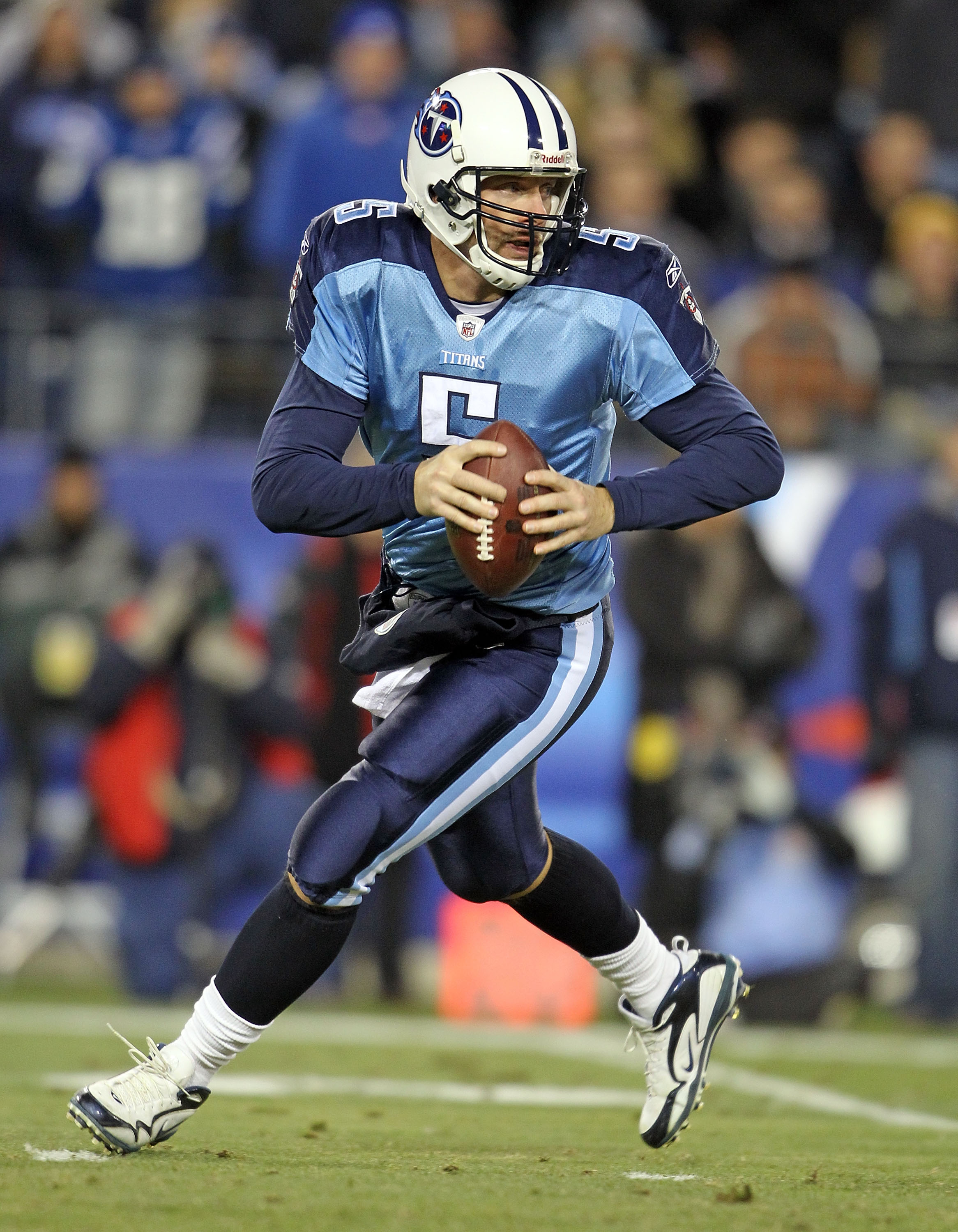 NASHVILLE, TN - DECEMBER 09:  Kerry Collins #5 of the Tennessee Titans runs with the ball against the Indianapolis Colts during the NFL game at LP Field on December 9, 2010 in Nashville, Tennessee.  (Photo by Andy Lyons/Getty Images)