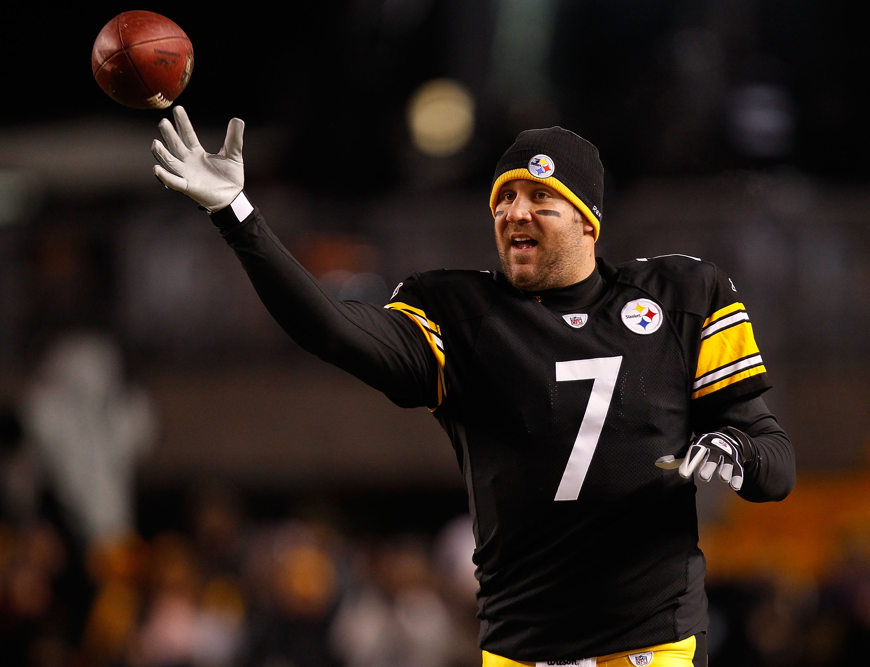 PITTSBURGH - DECEMBER 23:  Ben Roethlisberger #7 of the Pittsburgh Steelers warms up prior to the game against the Carolina Panthers on December 23, 2010 at Heinz Field in Pittsburgh, Pennsylvania.  (Photo by Jared Wickerham/Getty Images)