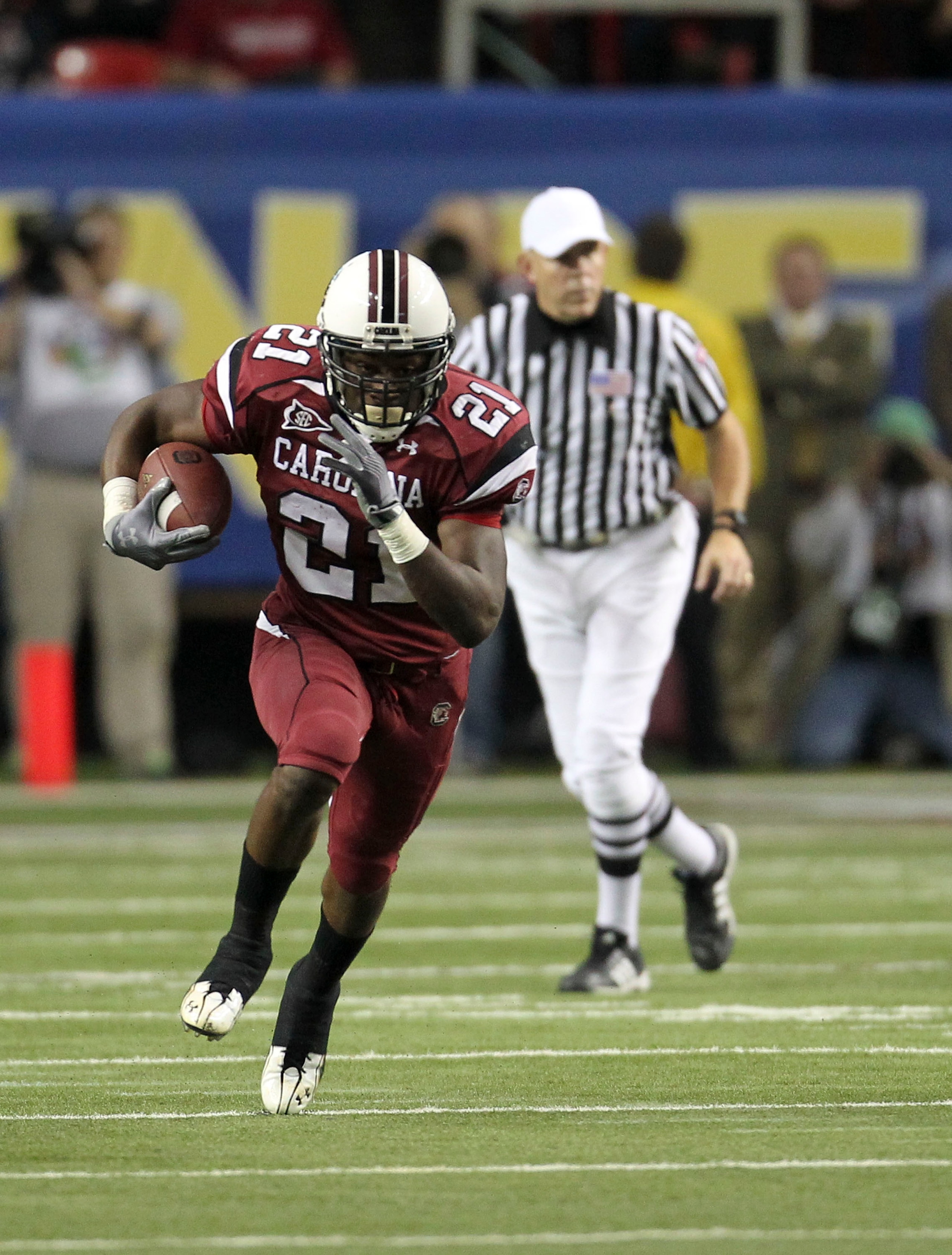 ATLANTA - DECEMBER 4:  Running back Marcus Lattimore #21 of the South Carolina Gamecocks runs with the ball during the 2010 SEC Championship against the Auburn Tigers at Georgia Dome on December 4, 2010 in Atlanta, Georgia. (Photo by Mike Zarrilli/Getty I