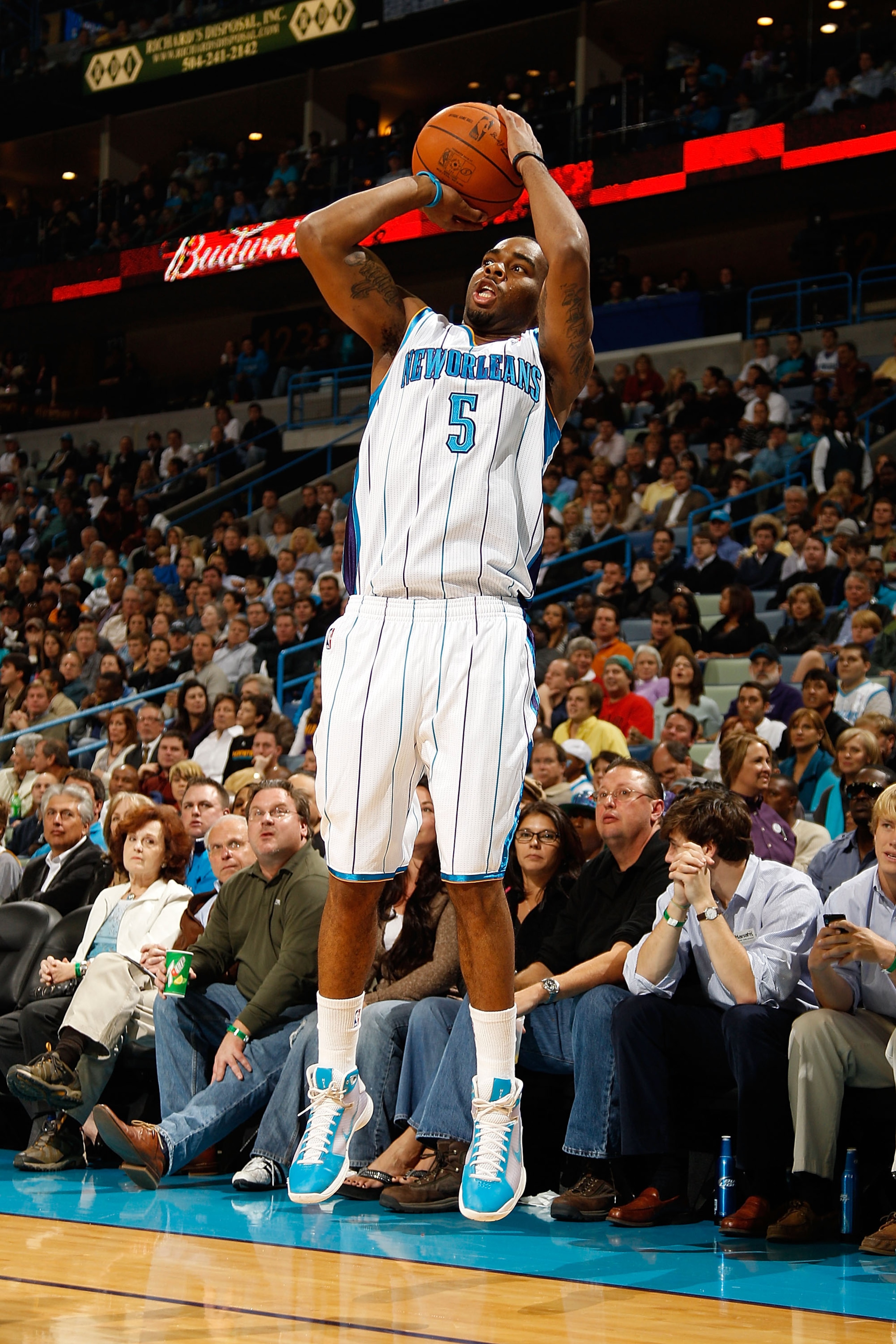 NEW ORLEANS - NOVEMBER 05:  Marcus Thornton #5 of the New Orleans Hornets shoots the ball during the game against the Miami Heat at the New Orleans Arena on November 5, 2010 in New Orleans, Louisiana.  NOTE TO USER: User expressly acknowledges and agrees