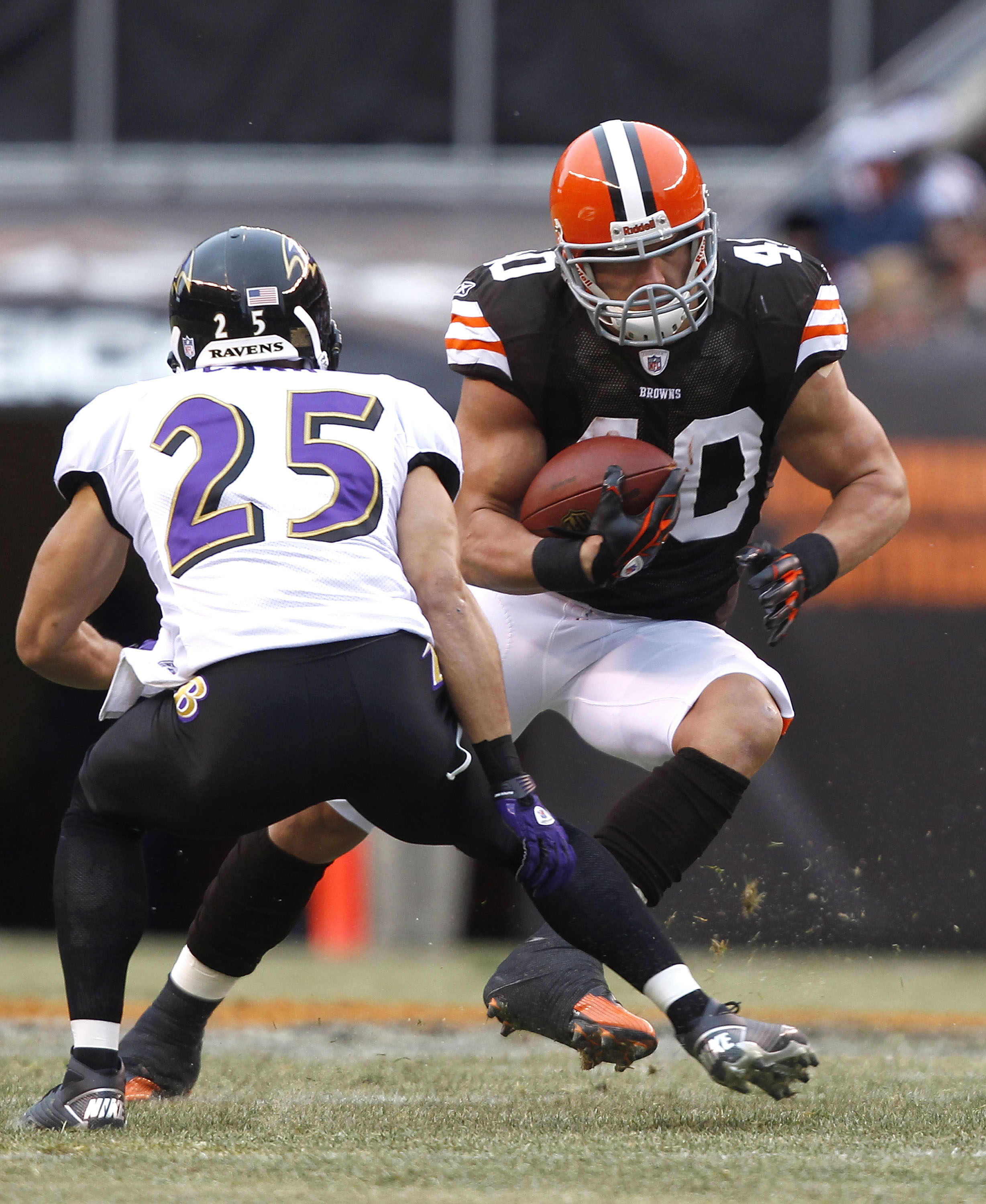 CLEVELAND - DECEMBER 26:  Tailback Peyton Hillis #40 of the Cleveland Browns runs the ball by cornerback Chris Carr #25 of the Baltimore Ravens at Cleveland Browns Stadium on December 26, 2010 in Cleveland, Ohio.  (Photo by Matt Sullivan/Getty Images)