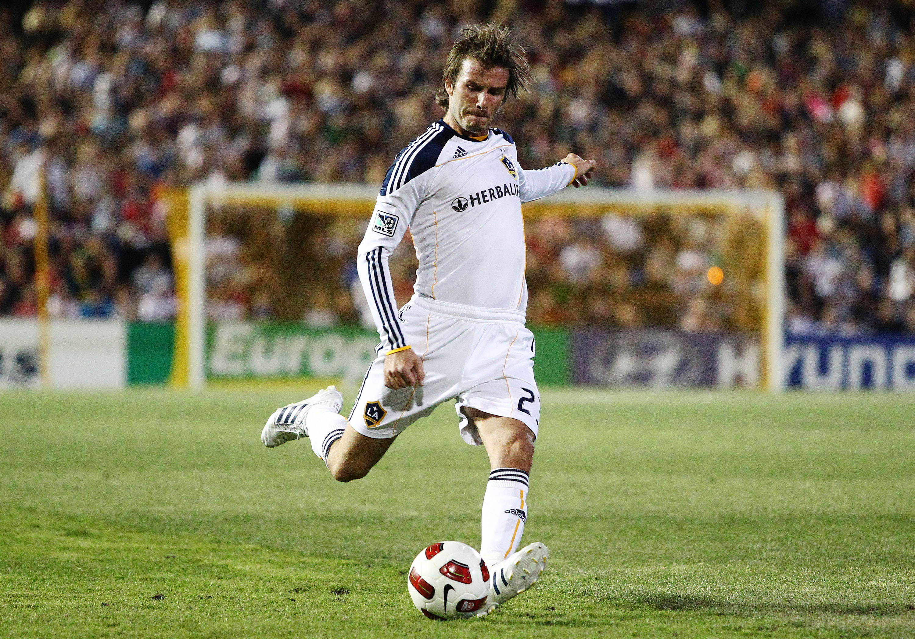NEWCASTLE, AUSTRALIA - NOVEMBER 27: David Beckham of the Galaxy Shoots for goal during the friendly match between the Newcastle Jets and the LA Galaxy at EnergyAustralia Stadium on November 27, 2010 in Newcastle, Australia. (Photo by Brendon Thorne/Gett