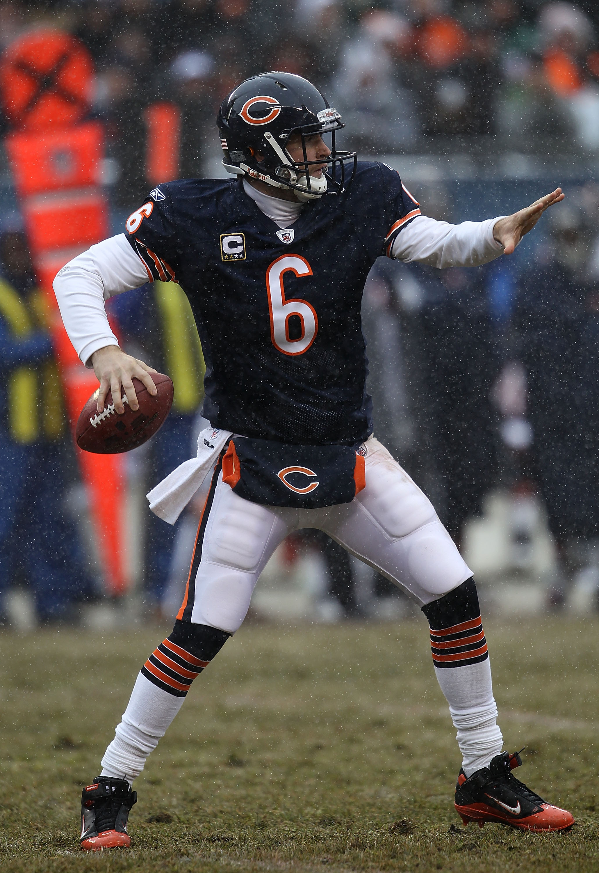 CHICAGO, IL - DECEMBER 26: Jay Cutler #6 of the Chicago Bears throws a pass against the New York Jets rushes at Soldier Field on December 26, 2010 in Chicago, Illinois. The Bears defeated the Jets 38-34.  (Photo by Jonathan Daniel/Getty Images)