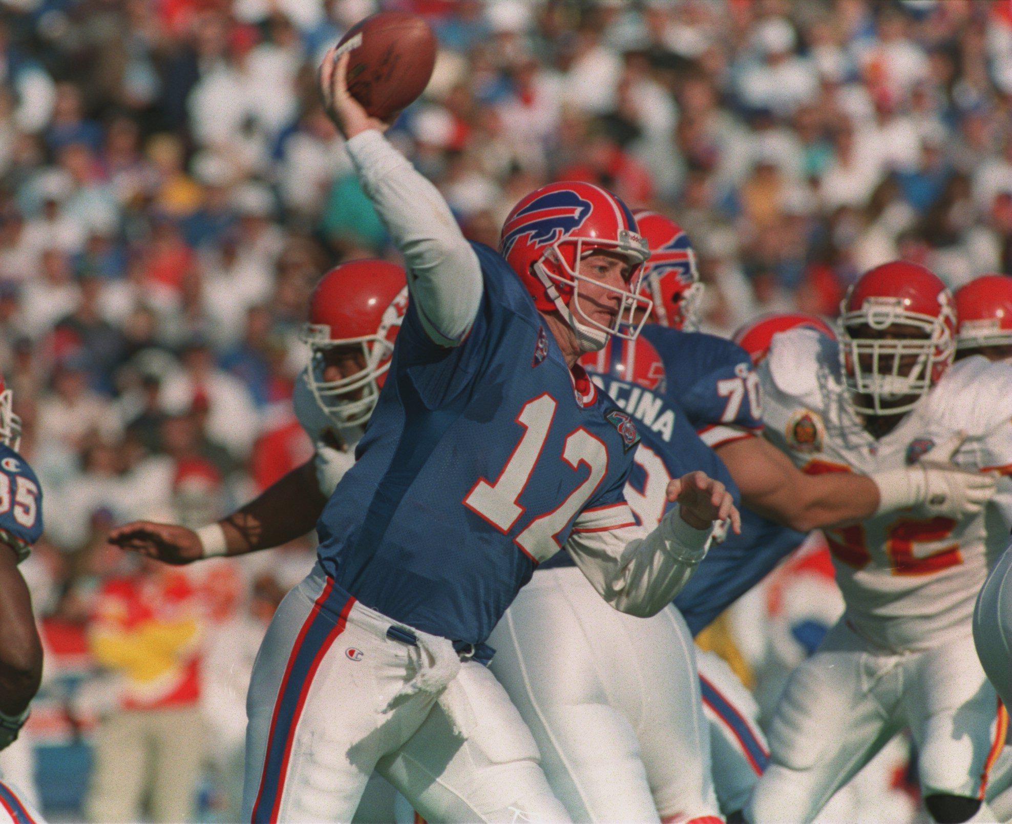 Jim Kelly - ALL-PRO QB with the Buffalo Bills. One of the Leagues BEST  QB's…