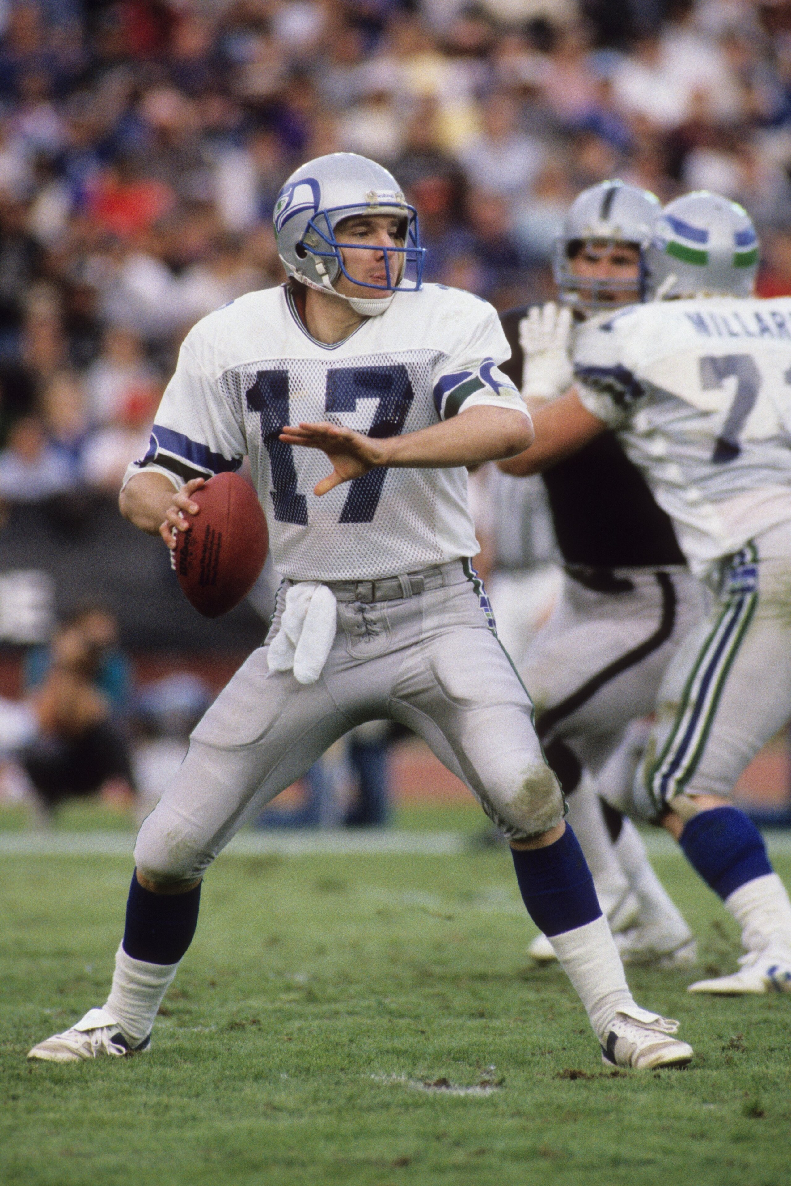 LOS ANGELES, CA - DECEMBER 15:  Quarterback Dave Krieg #17 of the Seattle Seahawks drops back to pass during the game against the Los Angeles Raiders at Los Angeles Memorial Coliseum on December 15, 1985 in Los Angeles, California.  The Raiders won 13-3.