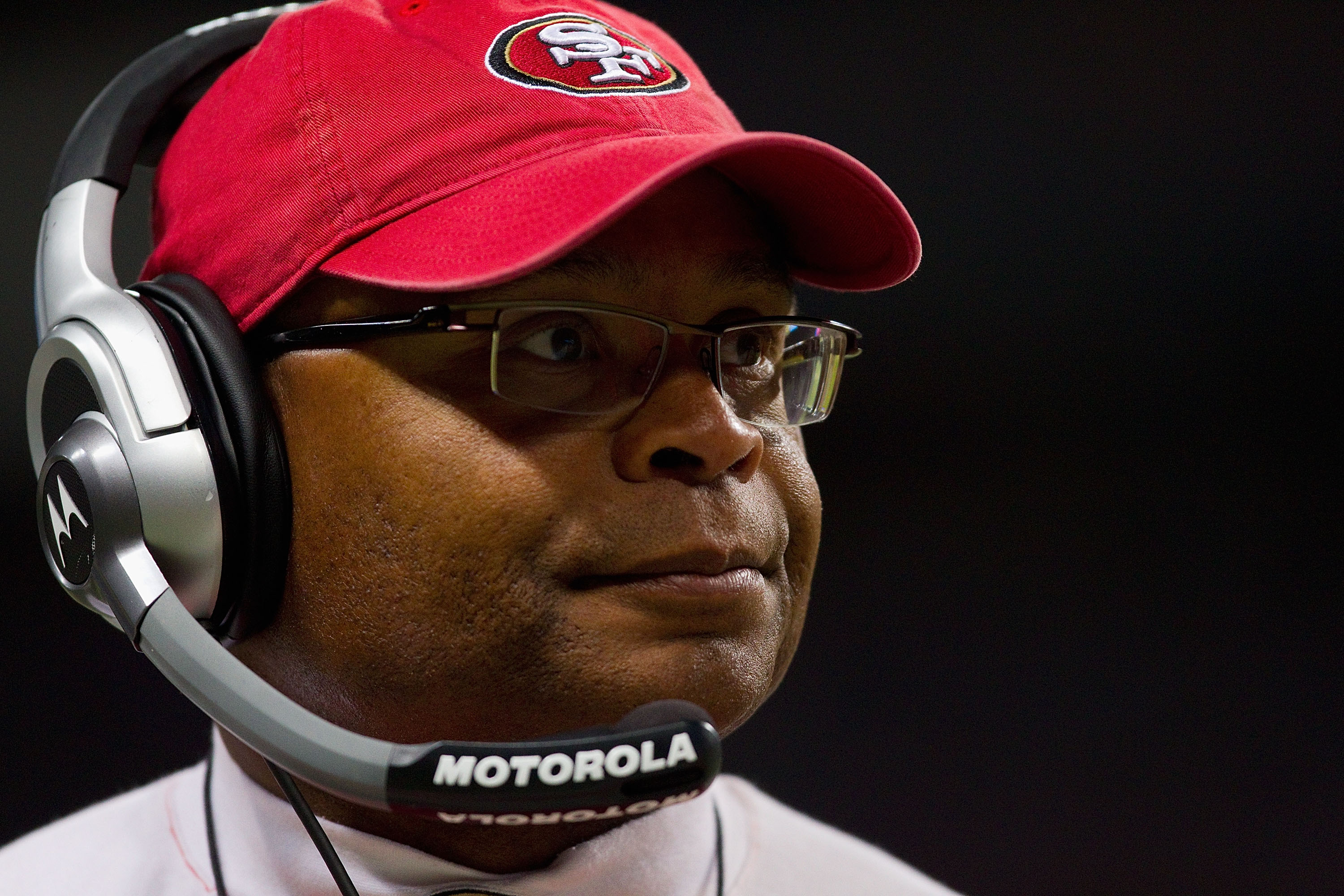 ST. LOUIS, MO - DECEMBER 26: Head coach Mike Singletary of the San Francisco 49ers looks on from the sideline at the Edward Jones Dome on December 26, 2010 in St. Louis, Missouri. The Rams beat the 49ers 25-17. (Photo by Dilip Vishwanat/Getty Images)