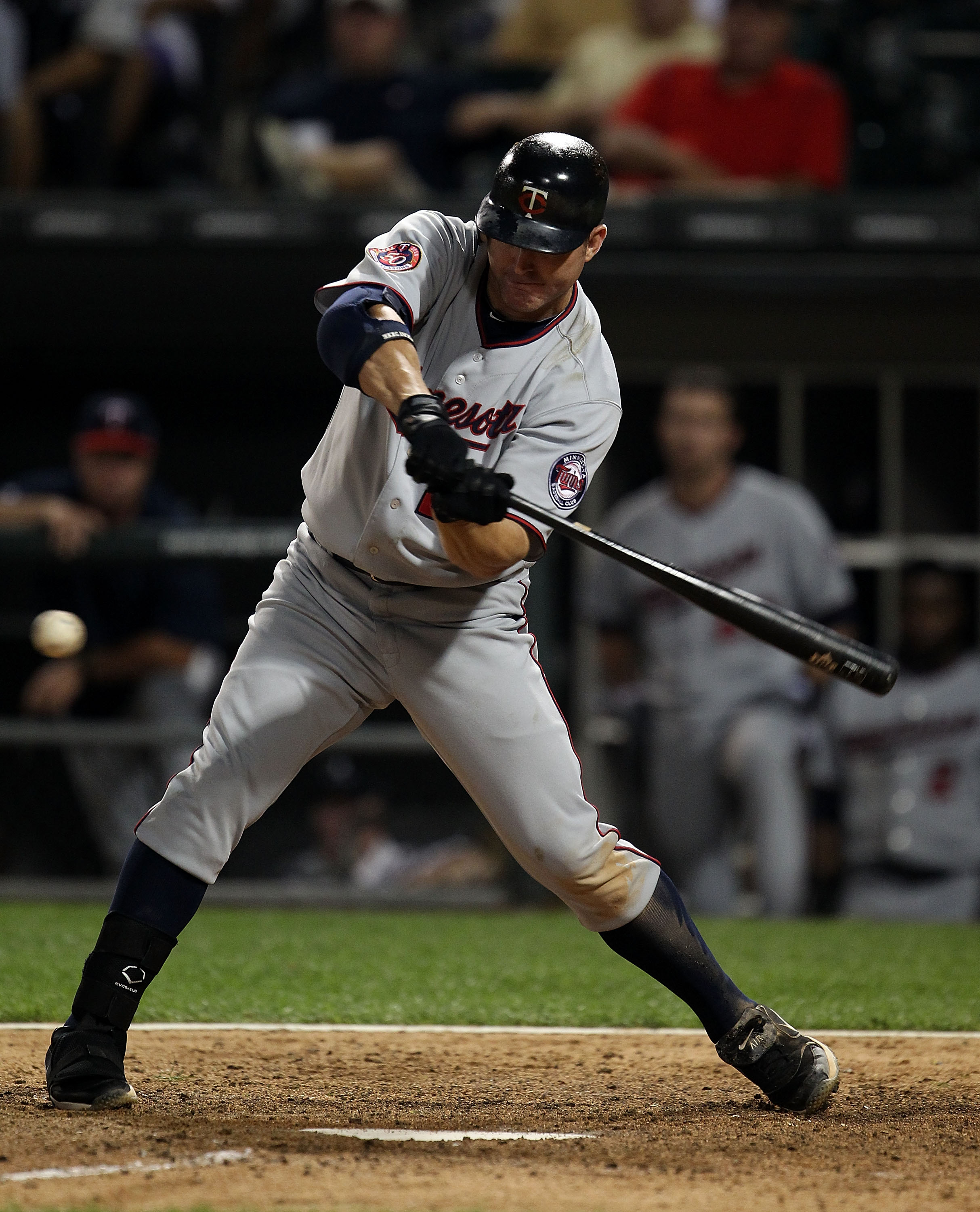 CHICAGO, IL - AUGUST 10: Designated hitter Jim Thome #25 of the