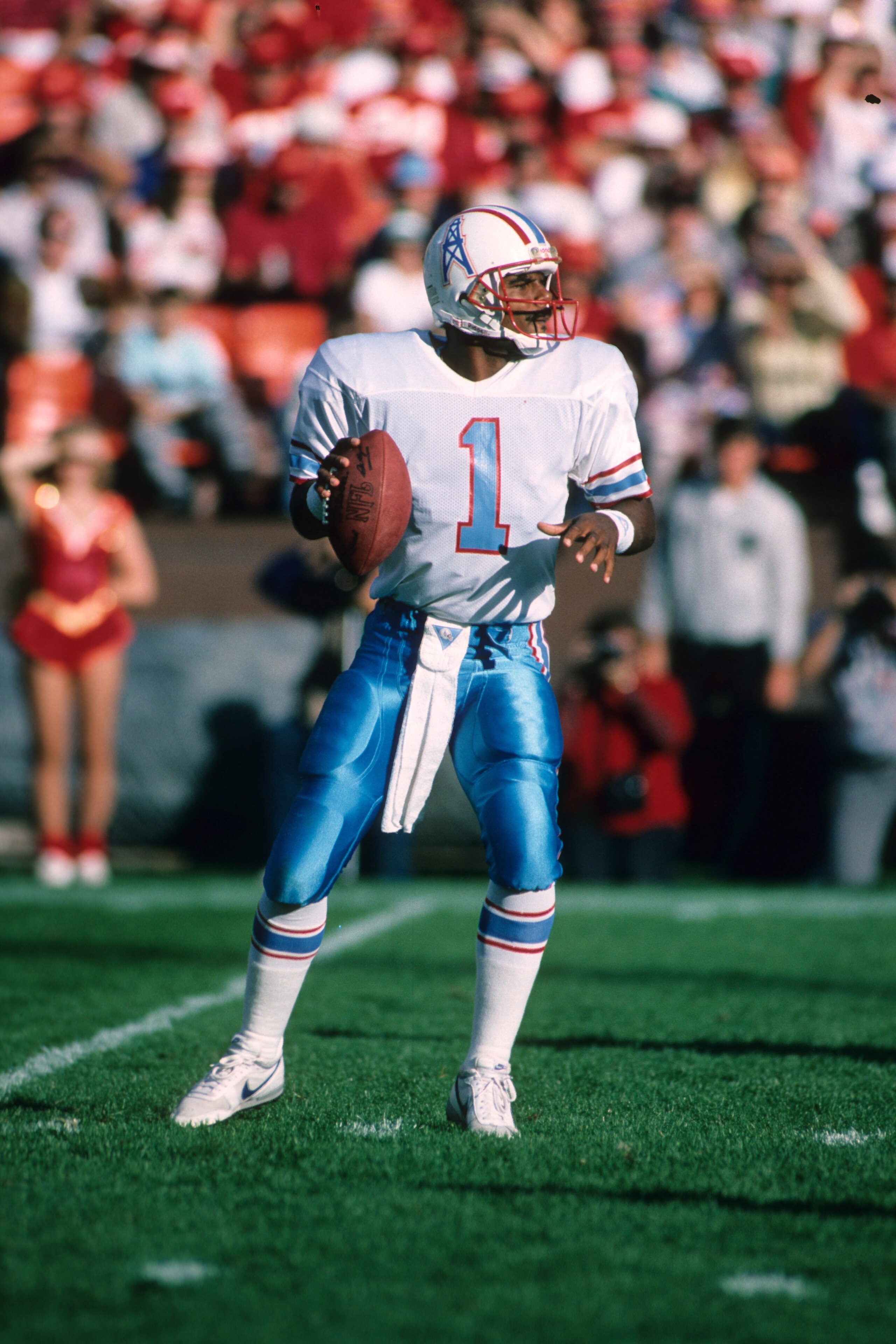 SAN FRANCISCO - NOVEMBER 8:  Quarterback Warren Moon #1 of the Houston Oilers drops back to pass against the San Francisco 49ers defense during a game at Candlestick Park on November 8, 1987 in San Francisco, California.  The 49ers won 27-20.  (Photo by G