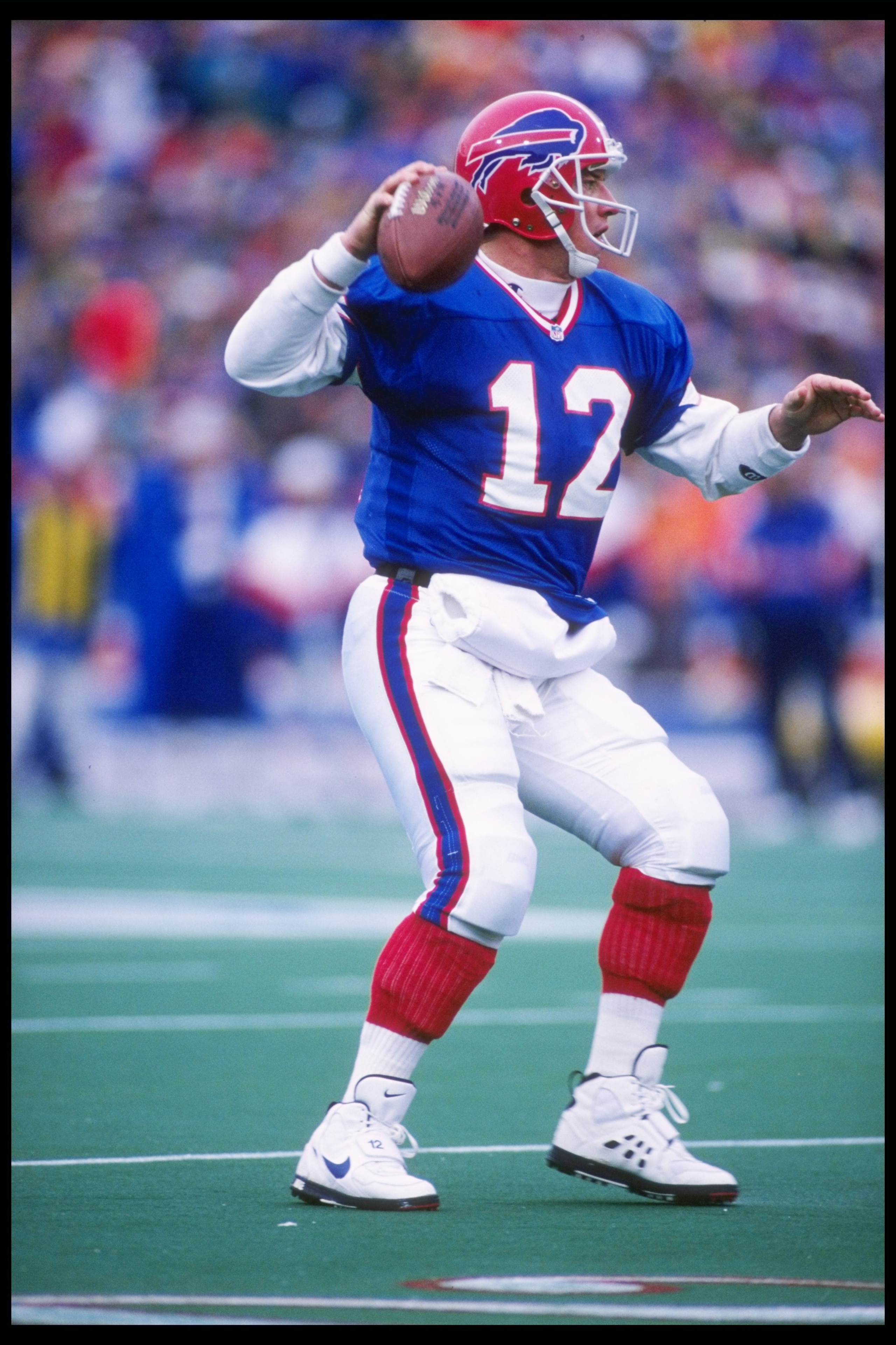 26 Nov 1995:  Quarterback Jim Kelly of the Buffalo Bills throws the ball during a game against the New England Patriots at Rich Stadium in Orchard Park, New York.  The Patriots won the game 35-25. Mandatory Credit: Rick Stewart  /Allsport