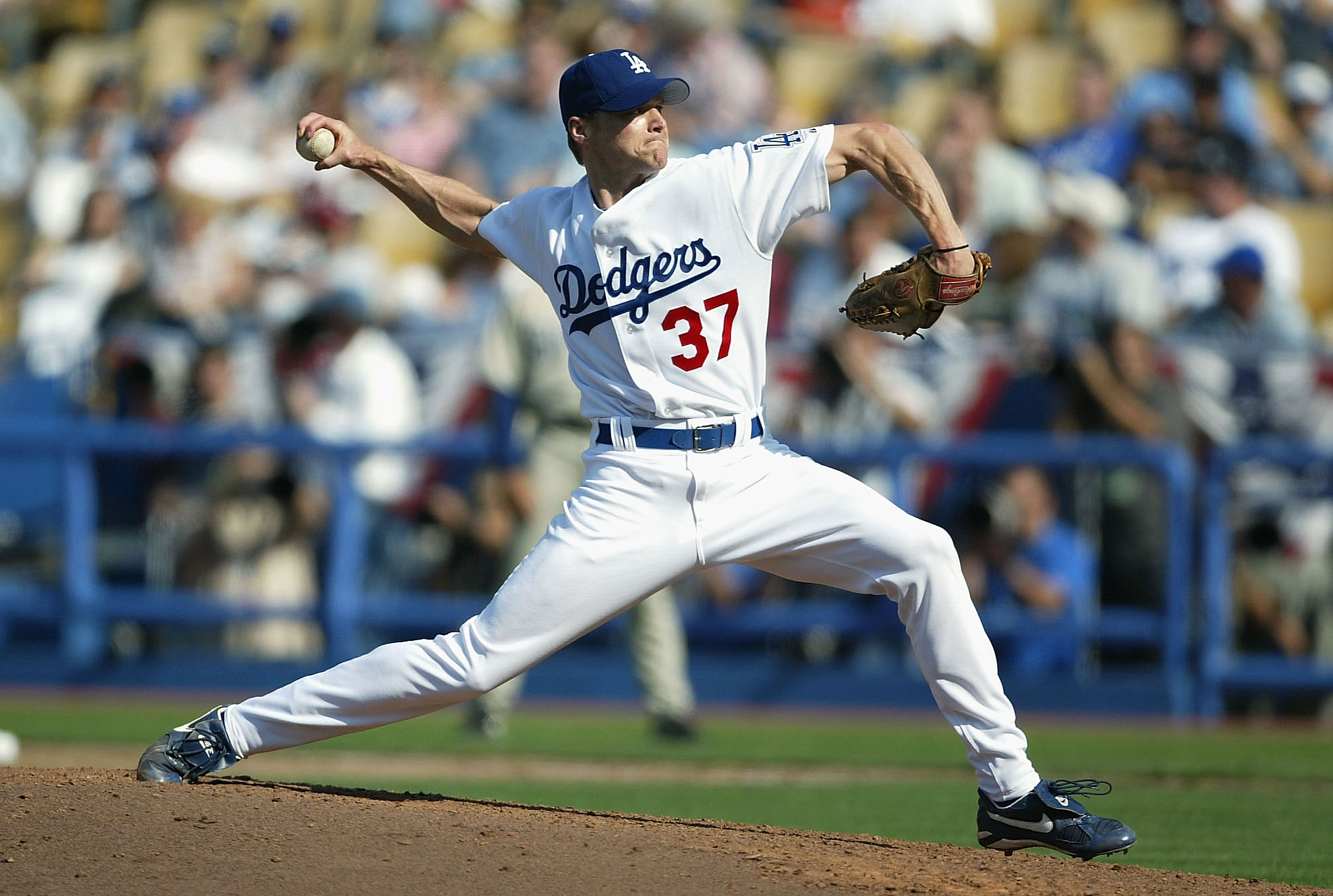 LOS ANGELES - APRIL 5: Darren Dreifort #37 of the Los Angeles Dodgers pitches against the San Diego Padres on April 5, 2004 at Dodger Stadium in Los Angeles, California. The Padres defeated the Dodgers 8-2 in the season opener for both teams. (Photo by