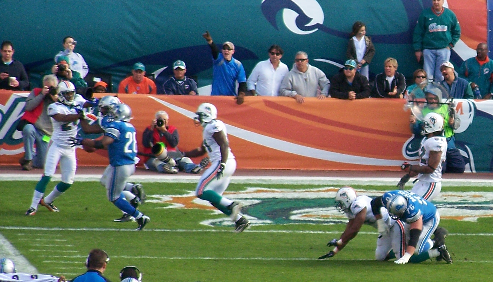 Photo: DETROIT LIONS VS MIAMI DOLPHINS - DEP2006112306 