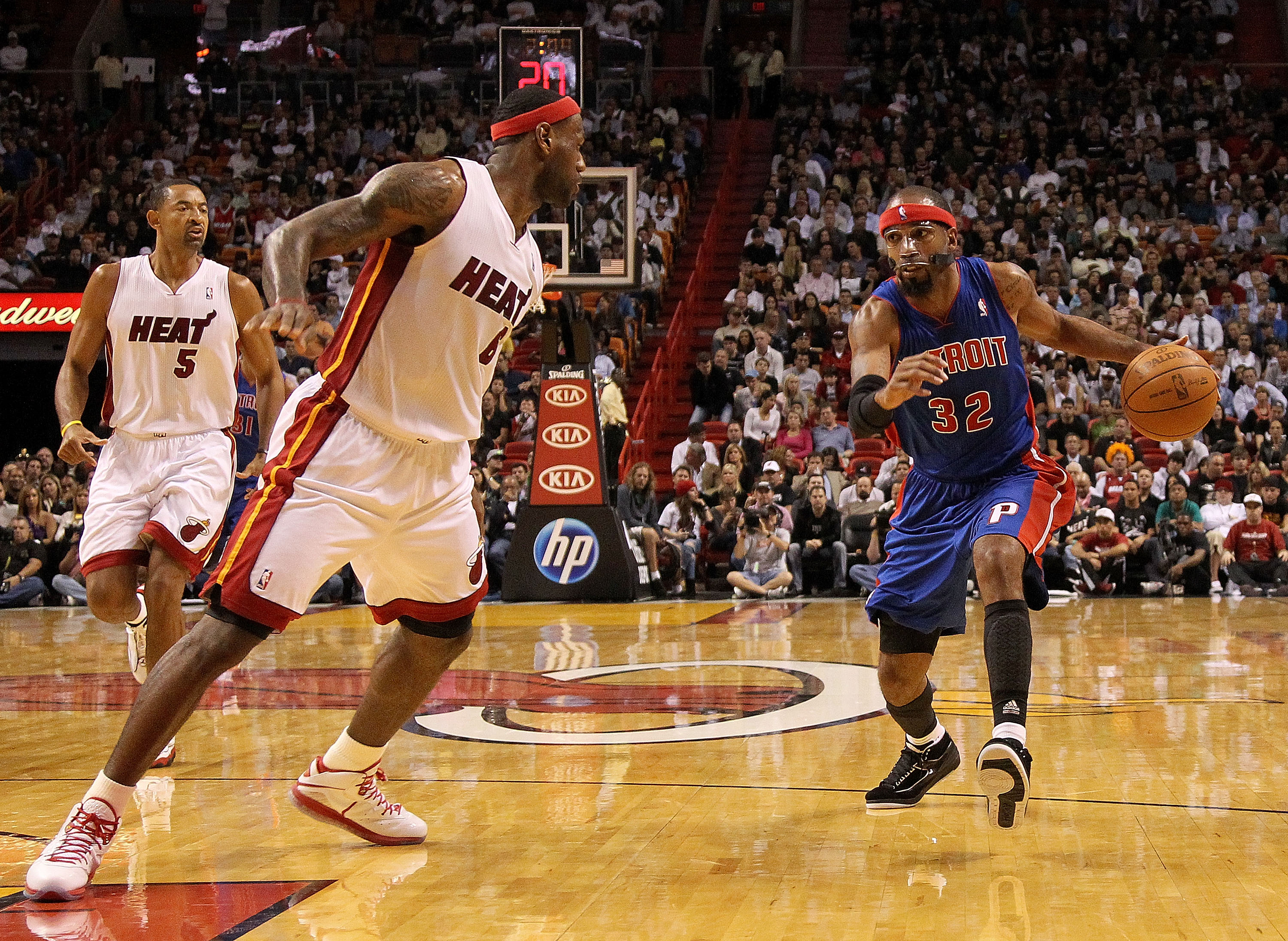 MIAMI, FL - DECEMBER 01:  Richard Hamilton #32 of the Detroit Pistons dribbles around LeBron James #6 of the Miami Heat during a game at American Airlines Arena on December 1, 2010 in Miami, Florida. NOTE TO USER: User expressly acknowledges and agrees th