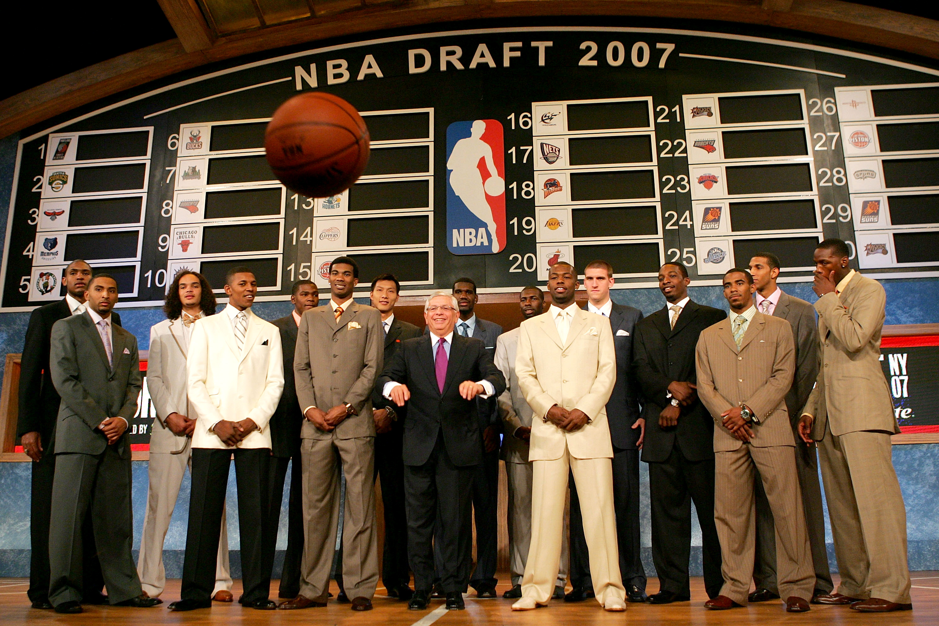 2003 vs 2017 NBA draft suits. : r/sports