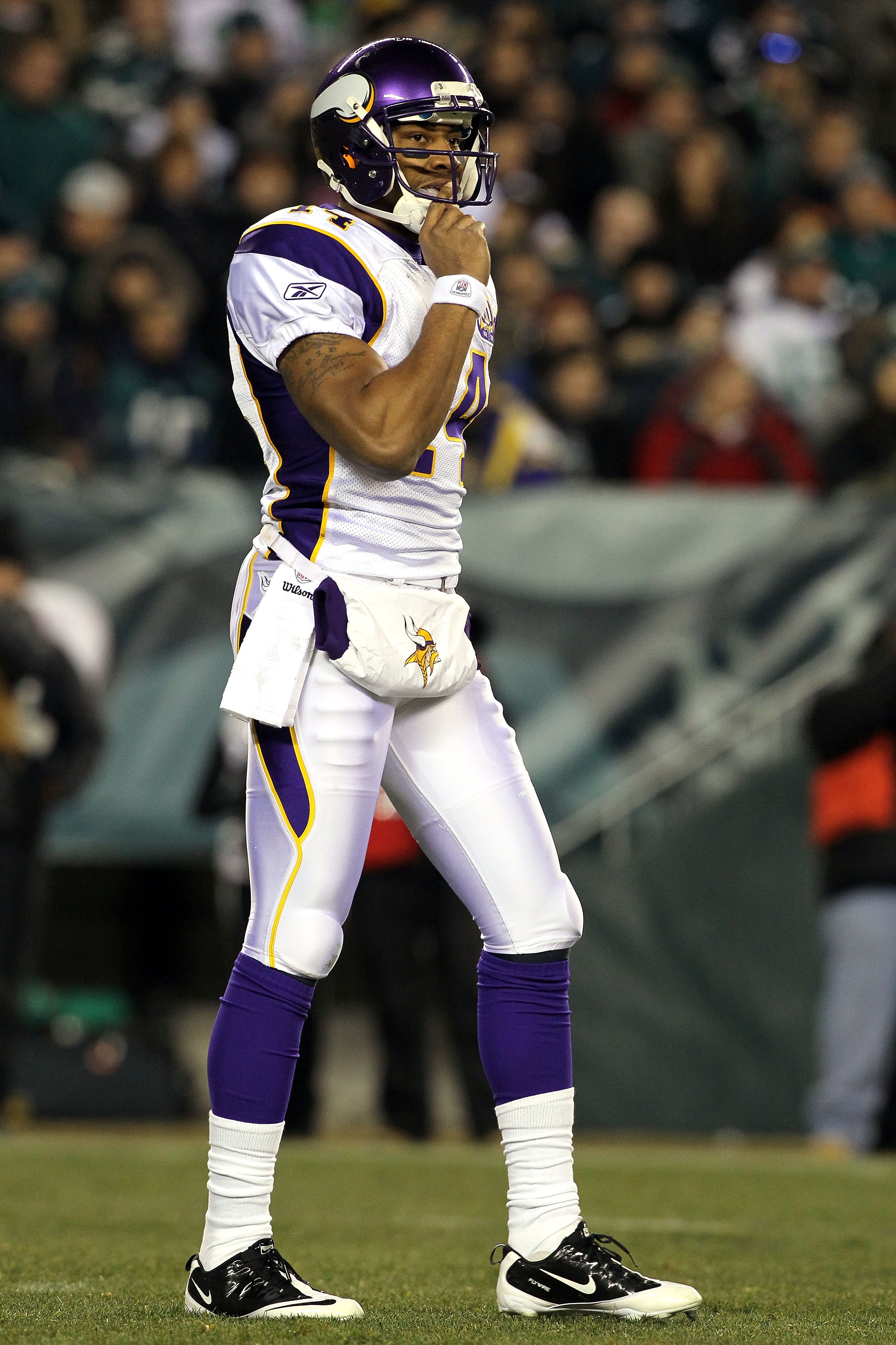 Webb, Peterson help Vikings upset Eagles 24-14