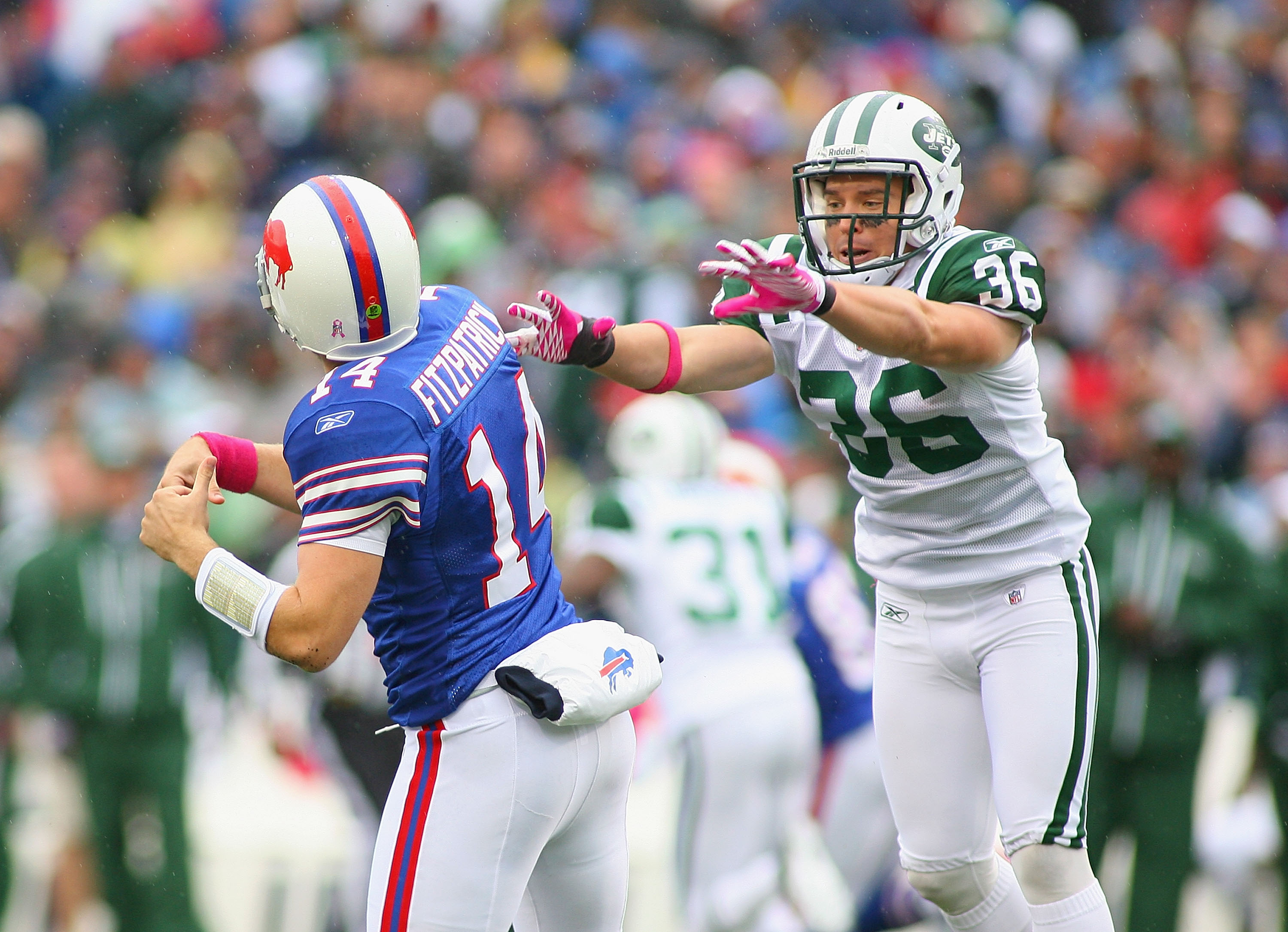 October 26, 2014: Buffalo Bills strong safety Da'Norris Searcy (25) runs  back the interception during the NFL game between the Buffalo Bills and the  New York Jets at MetLife Stadium in East